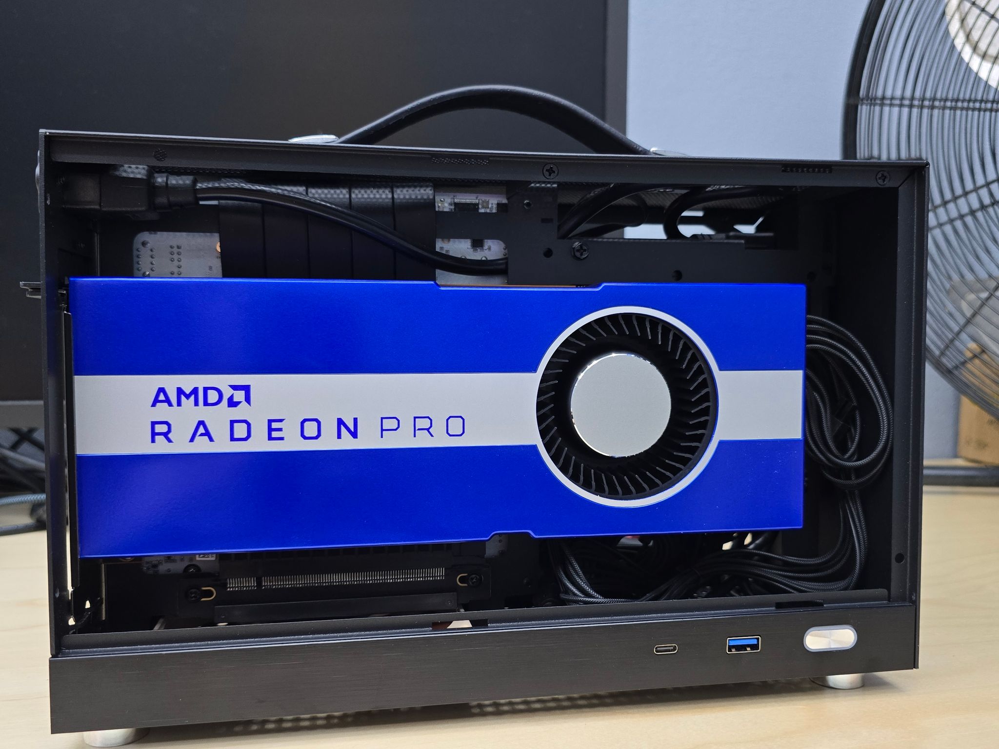 AMD Radeon Pro W5700 8GB