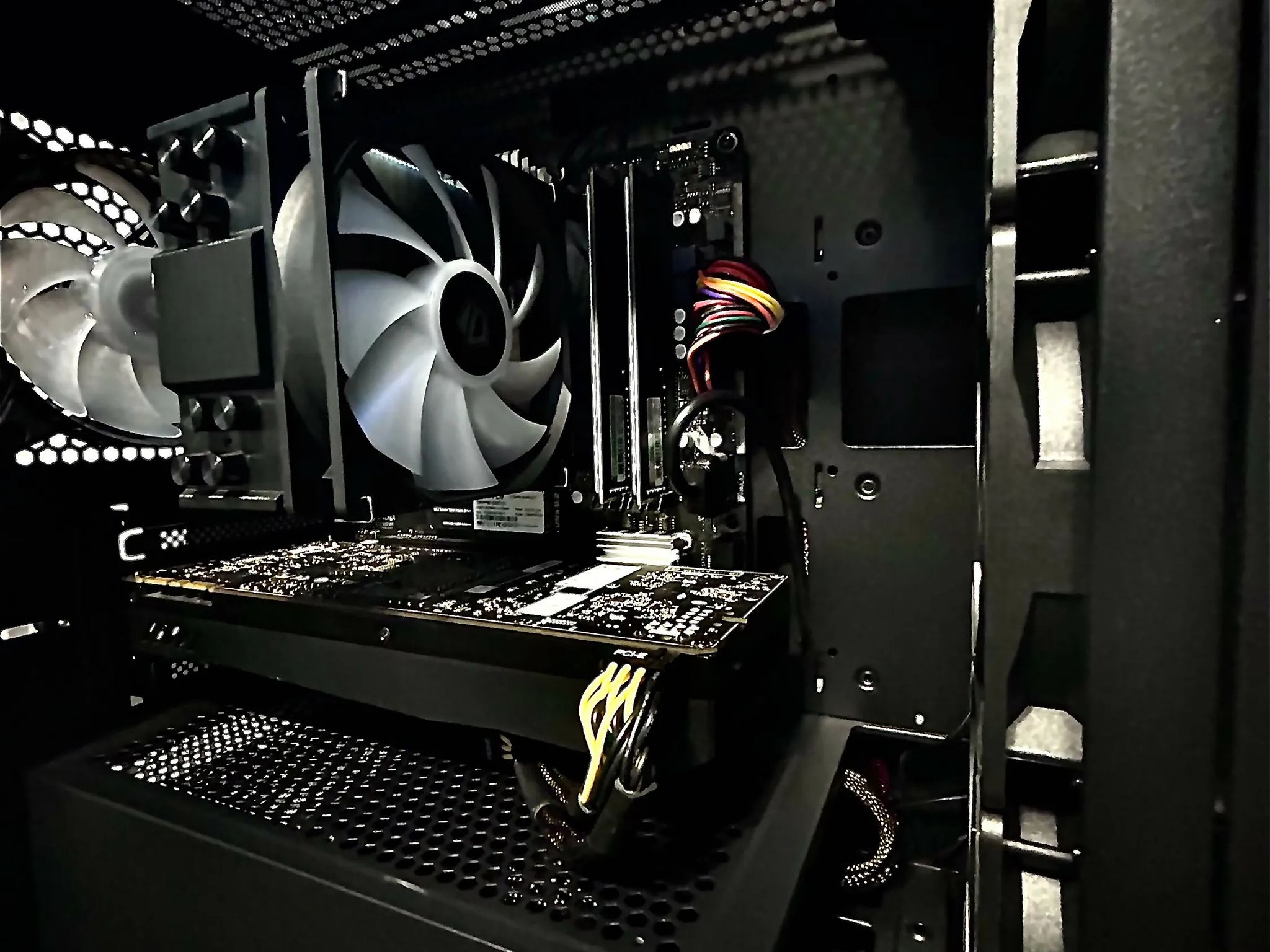 GTX 1070 / Ryzen 3 2200g / 16gb 3200MHz / 512GB NVMe Gen 3 Gaming Pc