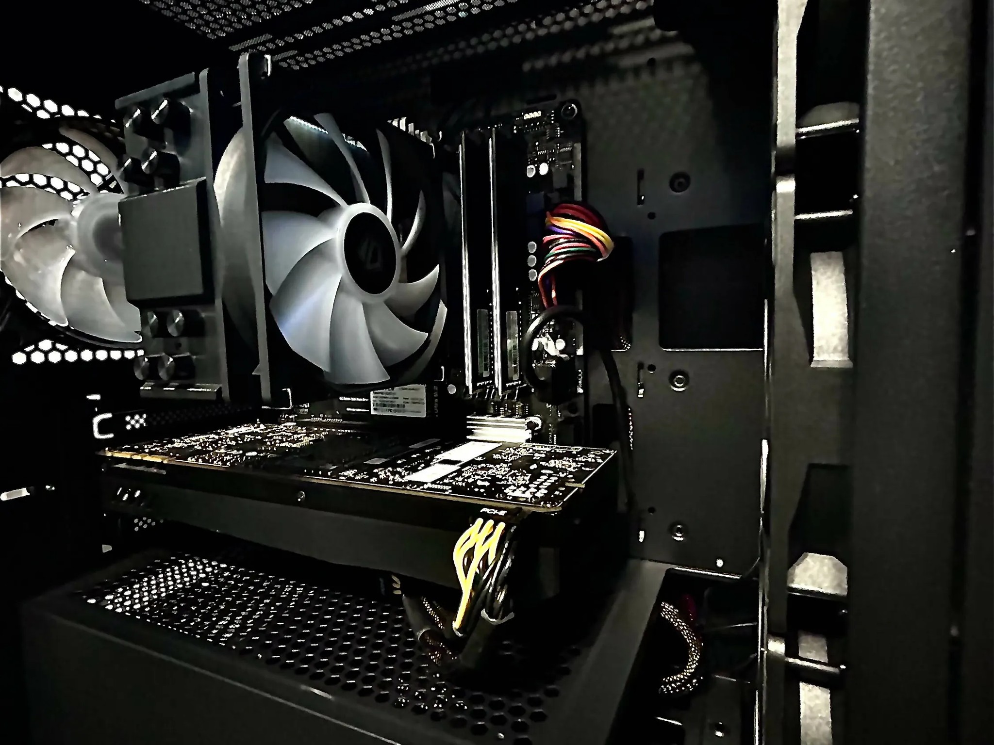 GTX 1070 / Ryzen 3 2200g / 16gb 3200MHz / 512GB NVMe Gen 3 Gaming Pc