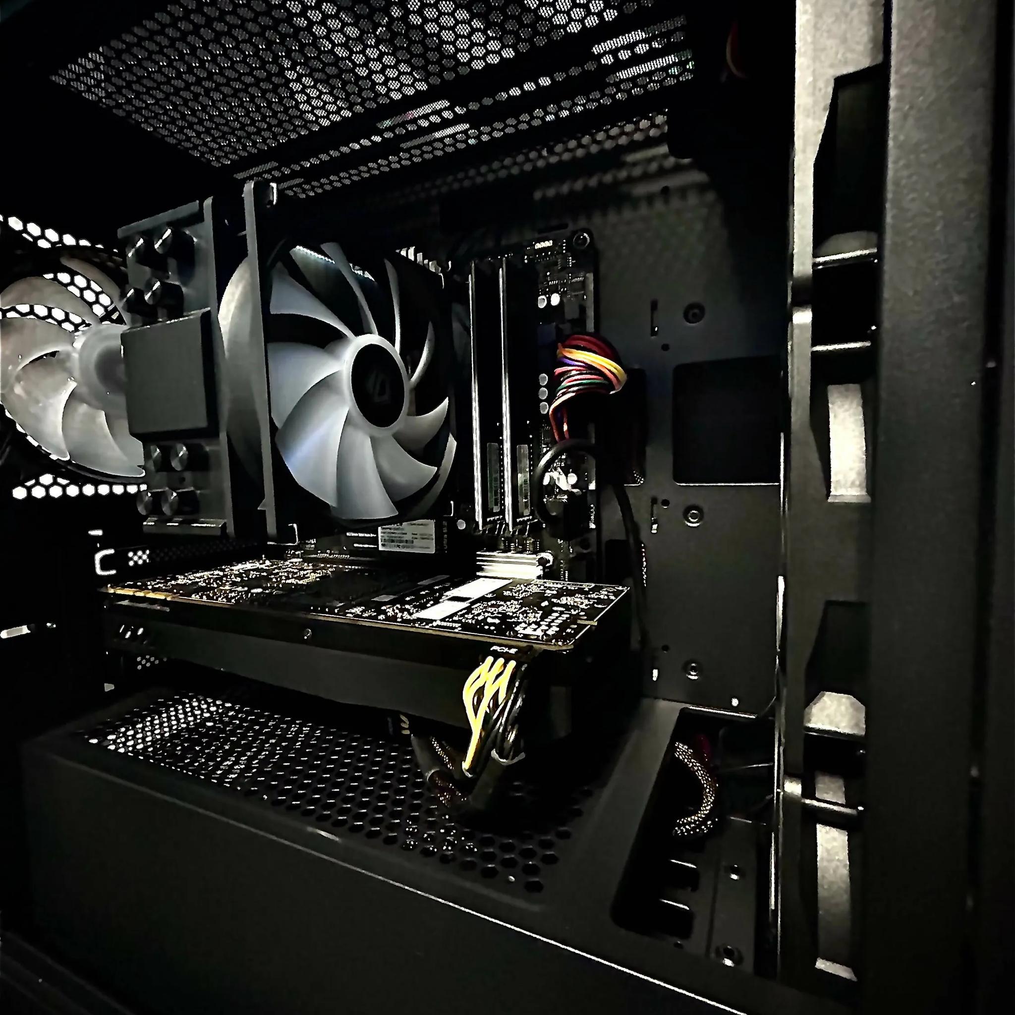 GTX 1070 / Ryzen 3 2200g / 16gb 3200MHz / 512GB NVMe Gen 3 Gaming Pc