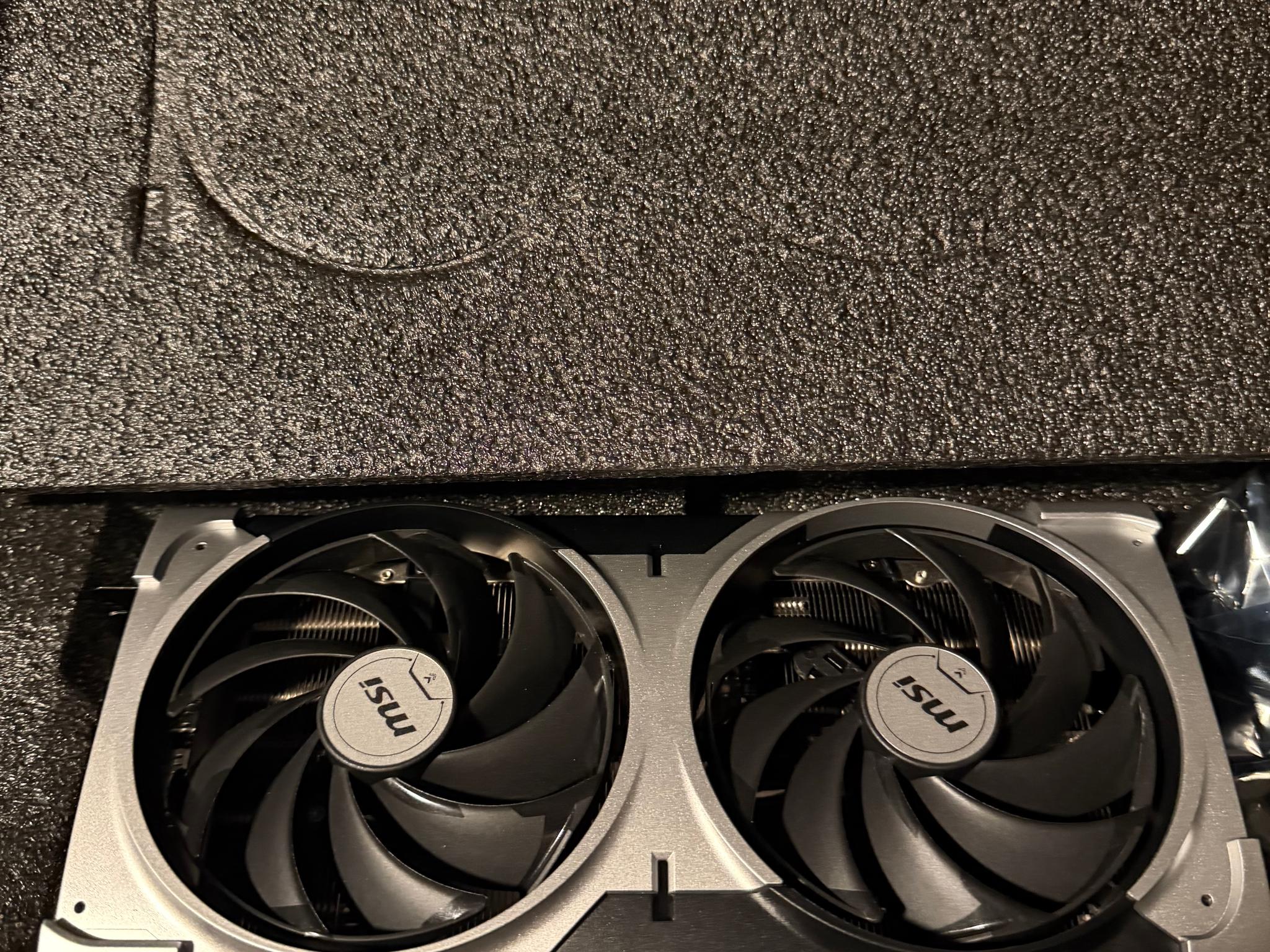 MSI VENTUS 2X OC BLACK GeForce RTX 5070 - Image 4