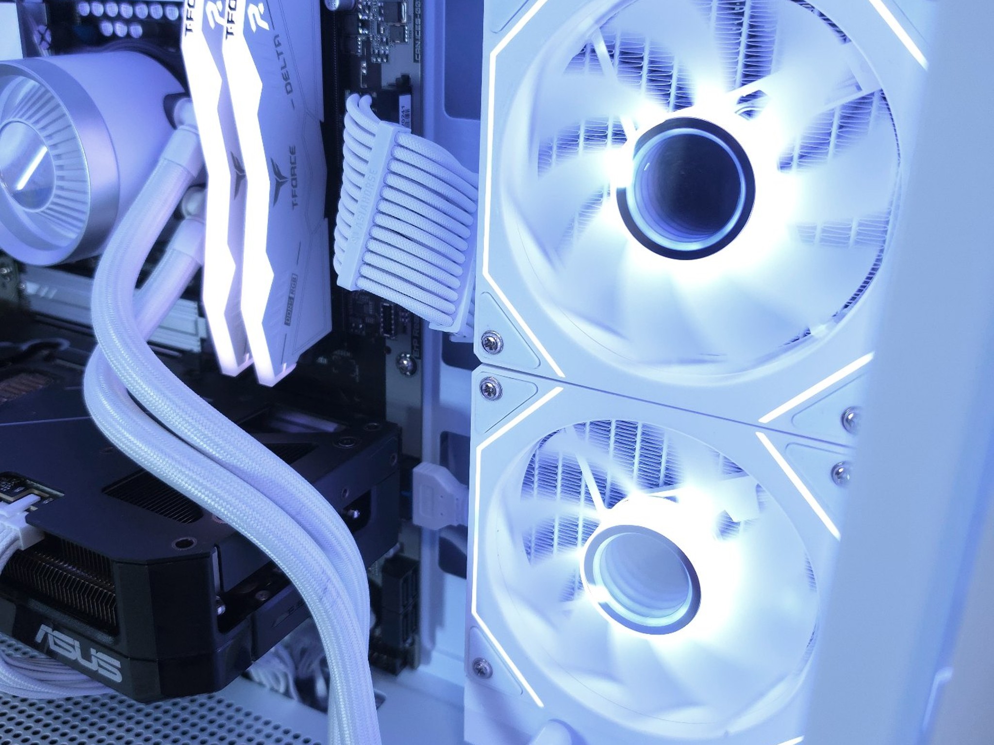 ASUS RTX 5070 🤍 Core Ultra 7 265F