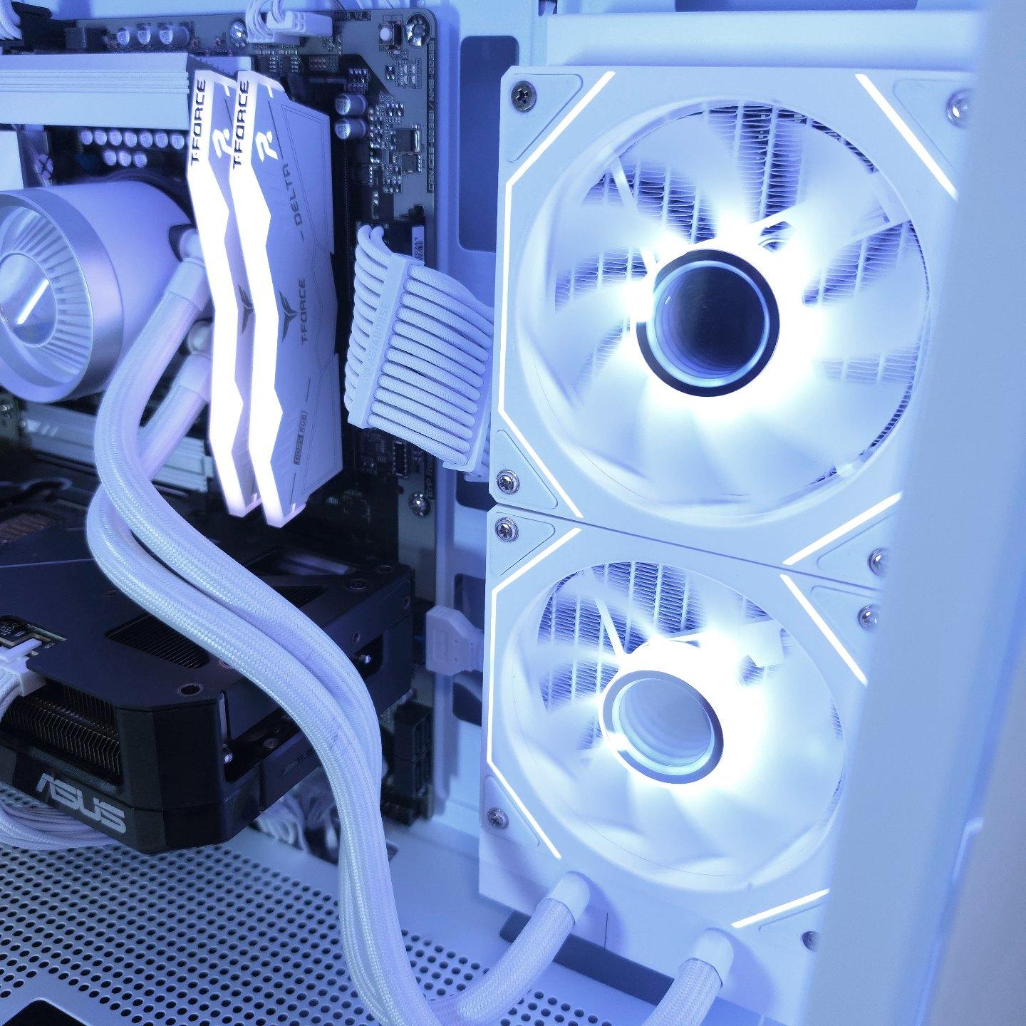 ASUS RTX 5070 🤍 Core Ultra 7 265F