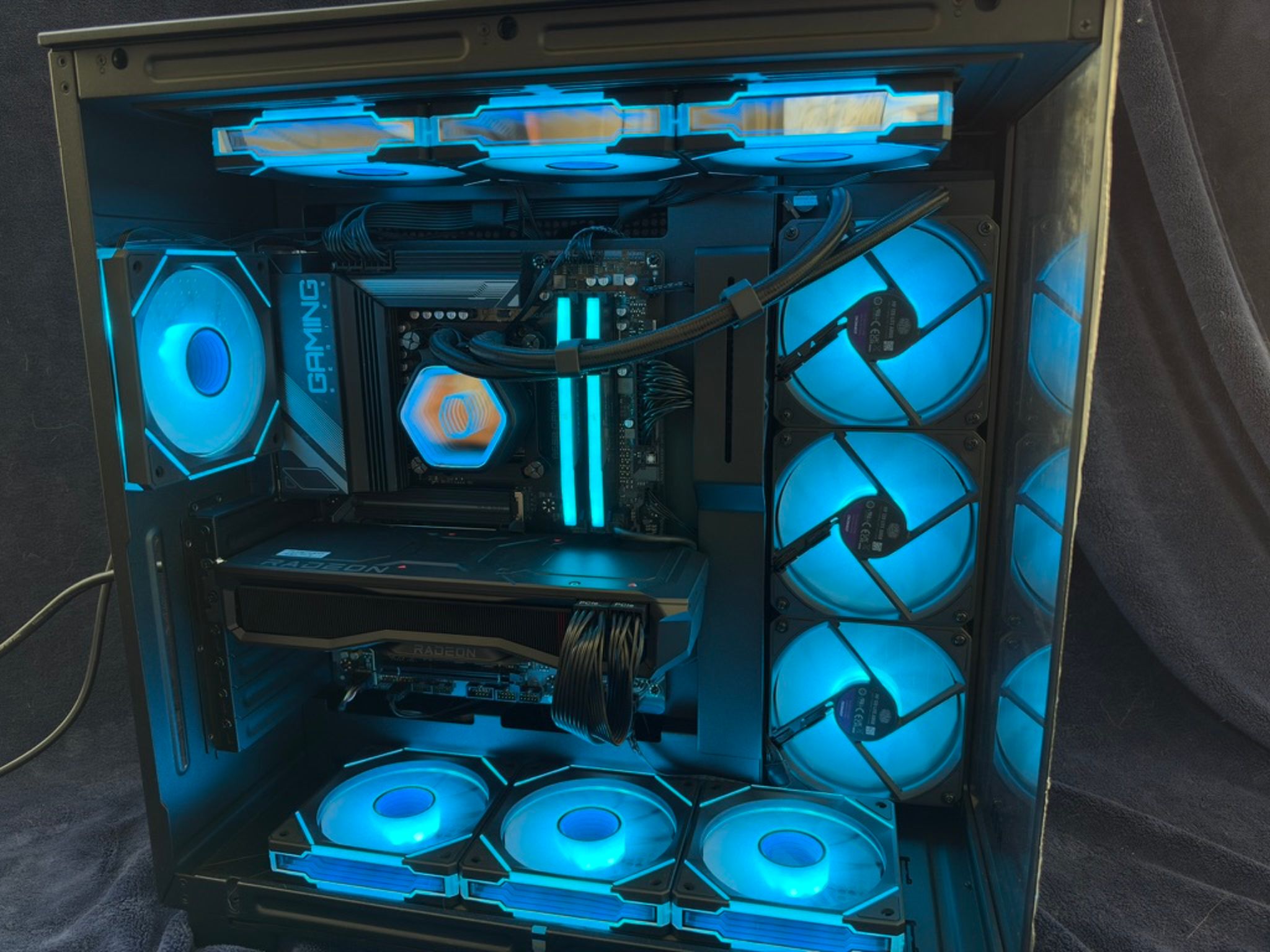 Gaming PC – Ryzen 7 7700X | RX 7900 XT 20GB | 32GB DDR5-6000 | 2TB NVMe | NZXT H9 Flow