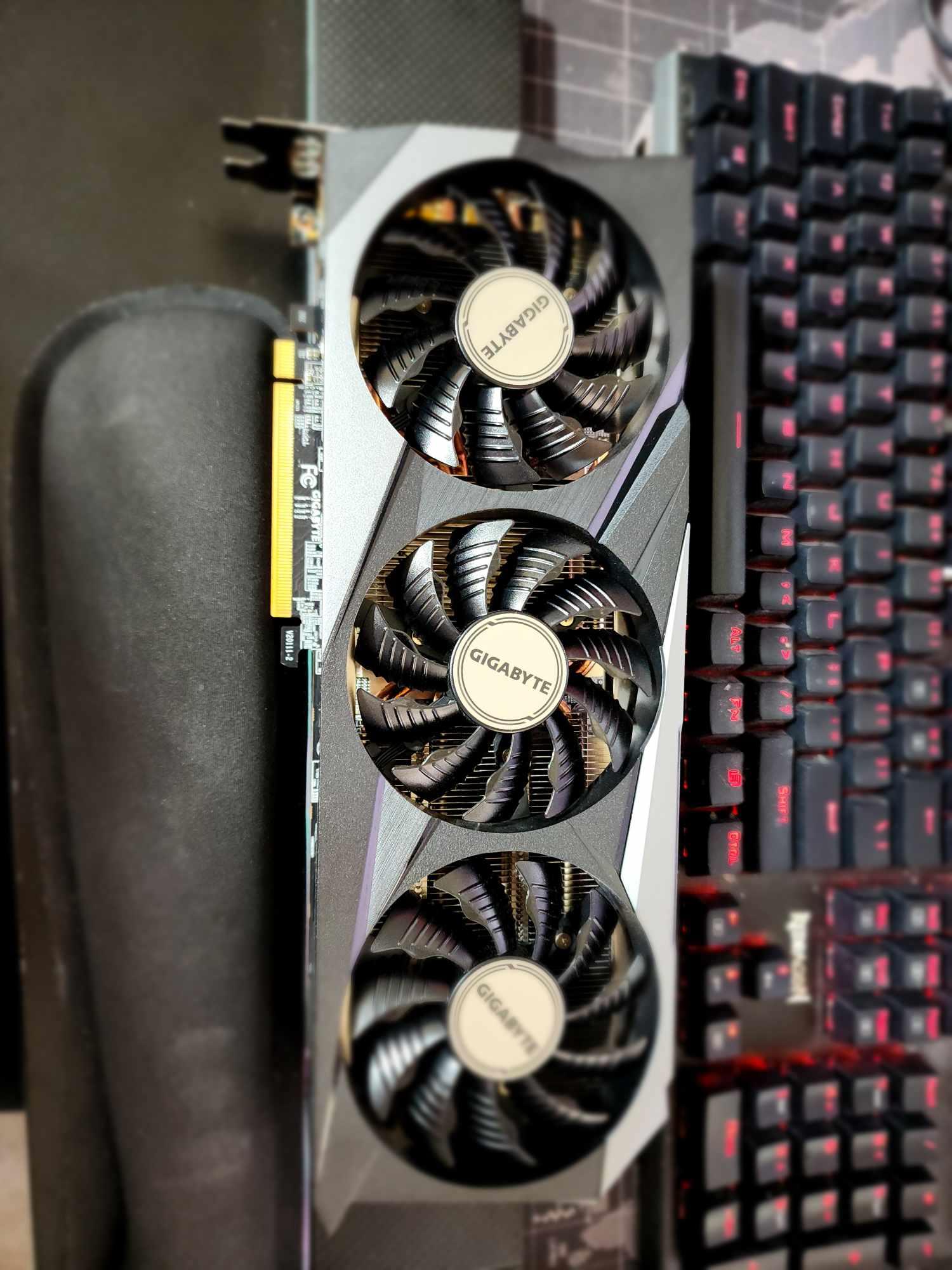 GIGABYTE Radeon RX 6800 GAMING OC 16G Graphics Card TOP TIER GAMING GPU