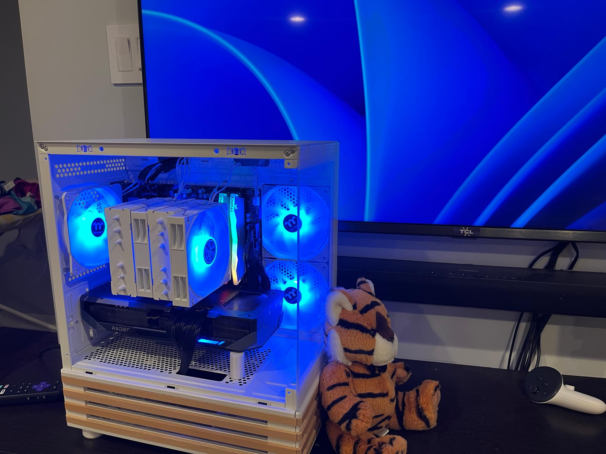 SPIT HOT FIRE - Gigabyte 9070XT 16G - Ryzen 7800X3D 16GB DDR5