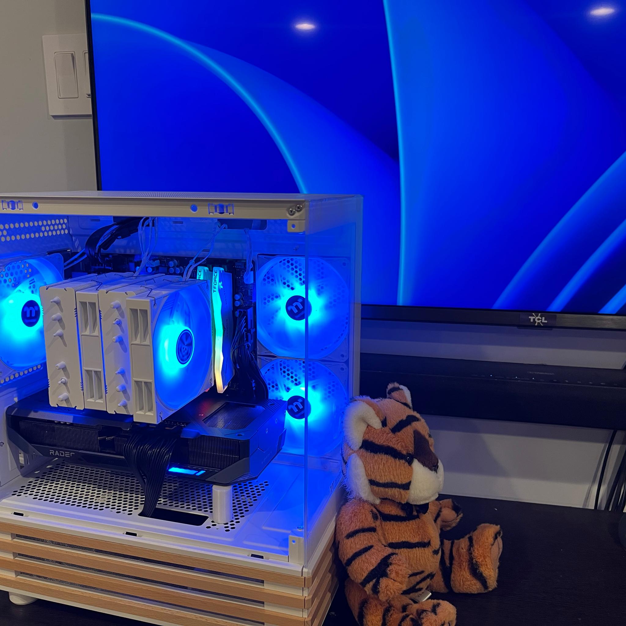 SPIT HOT FIRE - Gigabyte 9070XT 16G - Ryzen 7800X3D 16GB DDR5