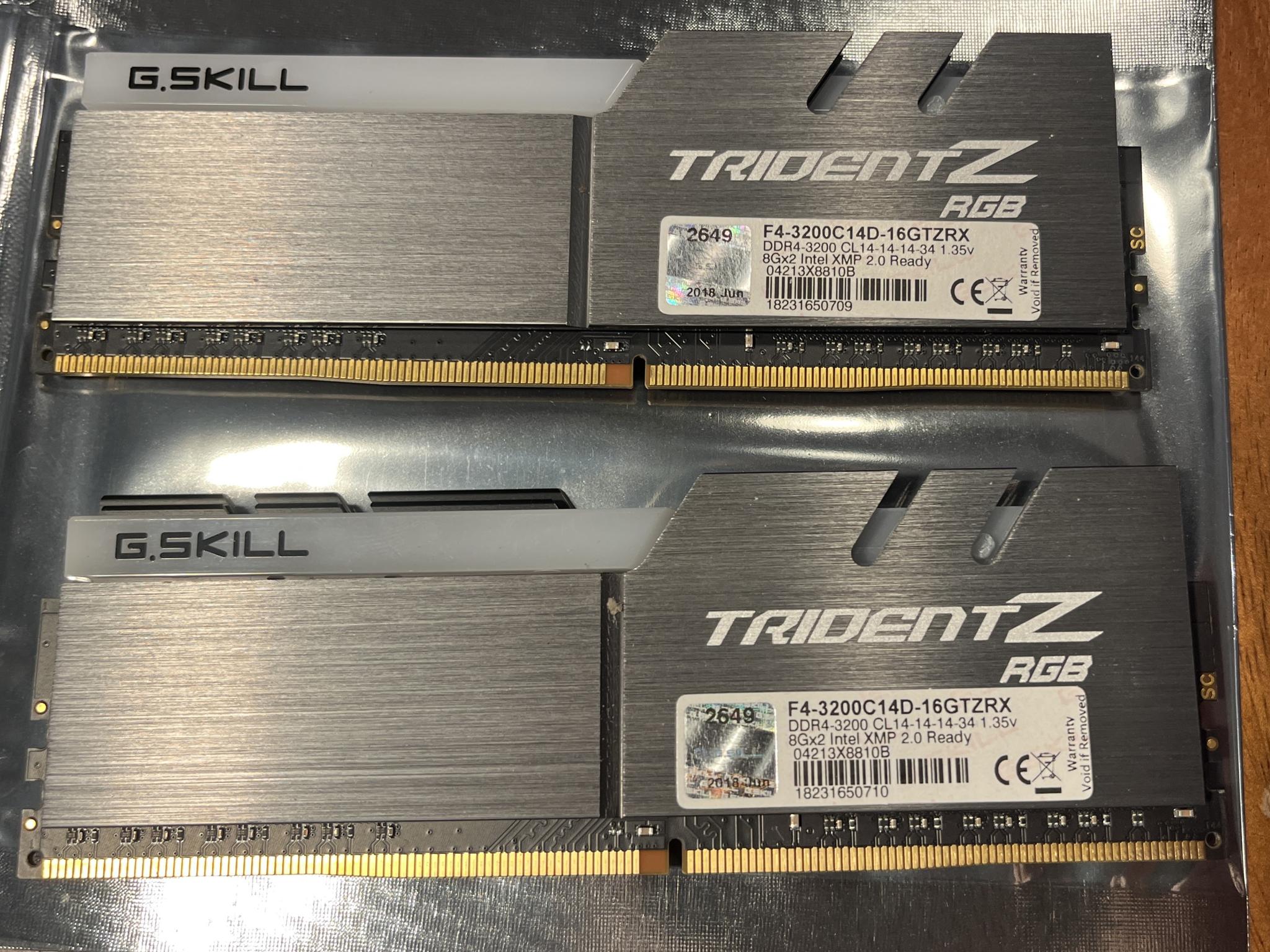 G.SKILL TridentZ RGB 16GB (2x8GB) 3200 MHz Samsung B-Die AMD F4-3200C14D-16GTZRX
