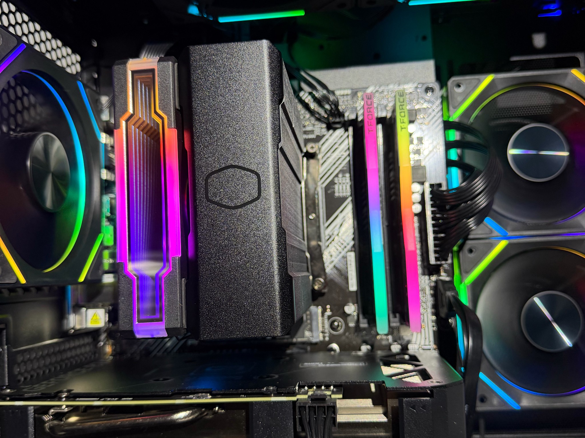 GLACIER GAMER🧊| RYZEN 5600X | NVIDIA 4060 | 32GB DDR4 | 1TB SSD | BT/WIFI