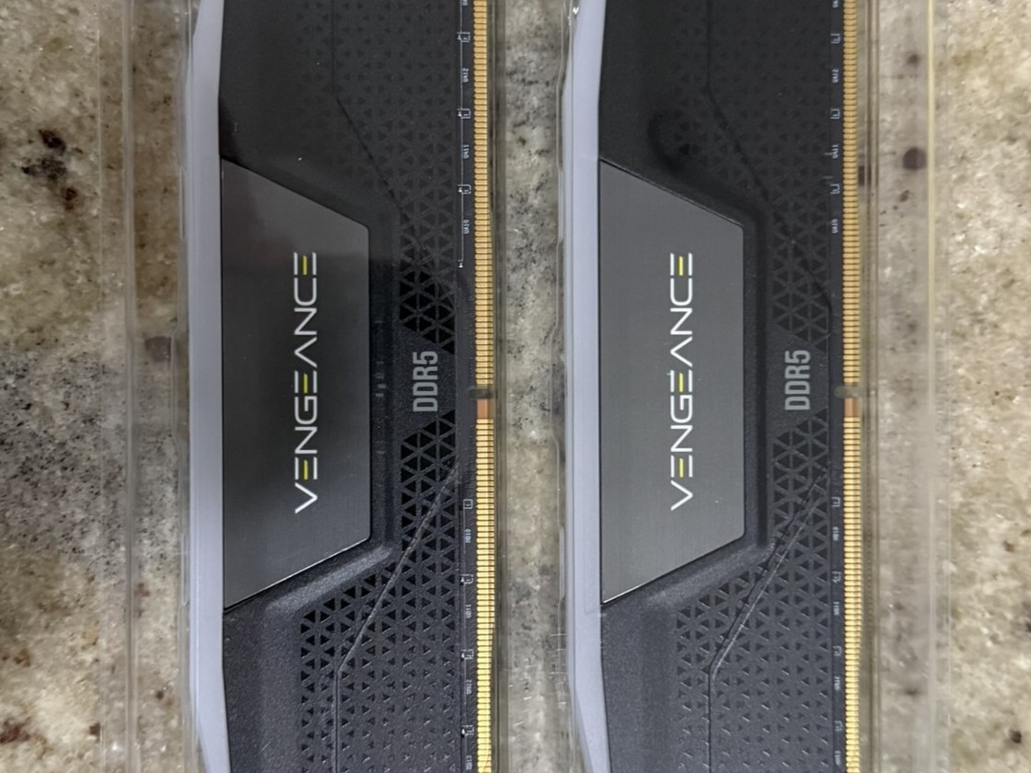 CORSAIR VENGEANCE RGB 32GB (2x16GB) DDR5 6000MHz XMP