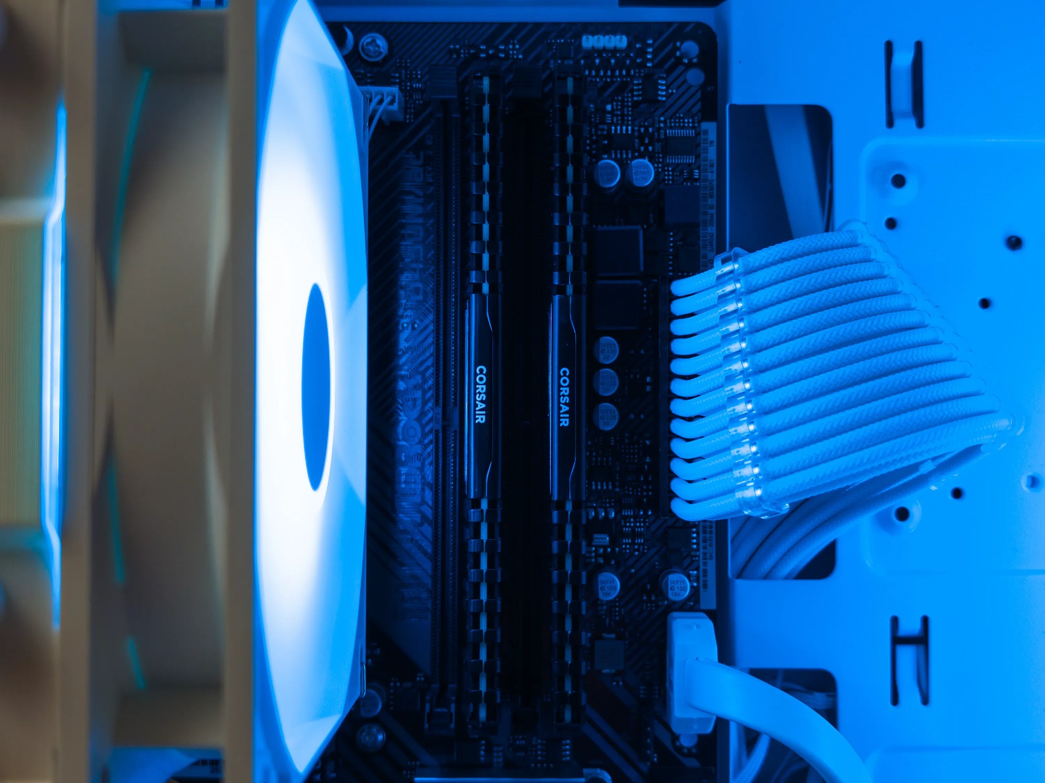 🤍🖤 RTX 4060 / Ryzen 7 3700X / 32GB Gaming PC 🖤🤍