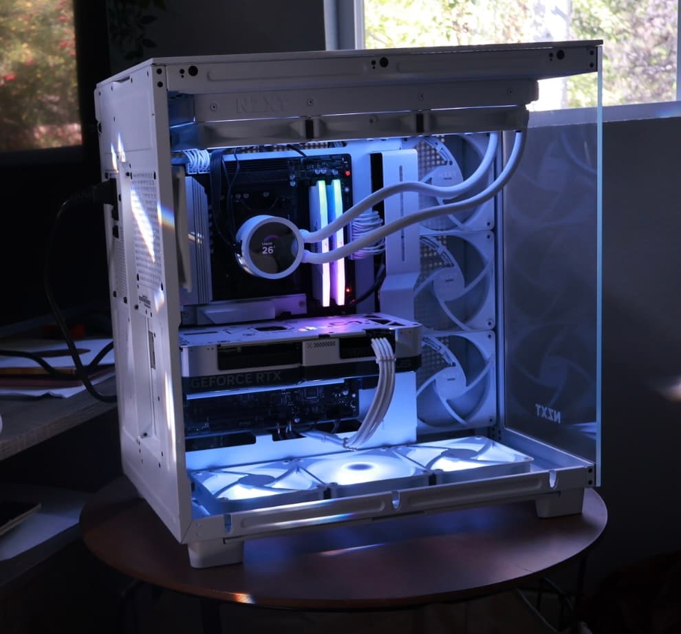 FULL WHITE GAMING PC - RTX 4070 12 GB, Ryzen 7 7800X3D, Liquid Cooling, 4 TB storage, 32 GB RAM