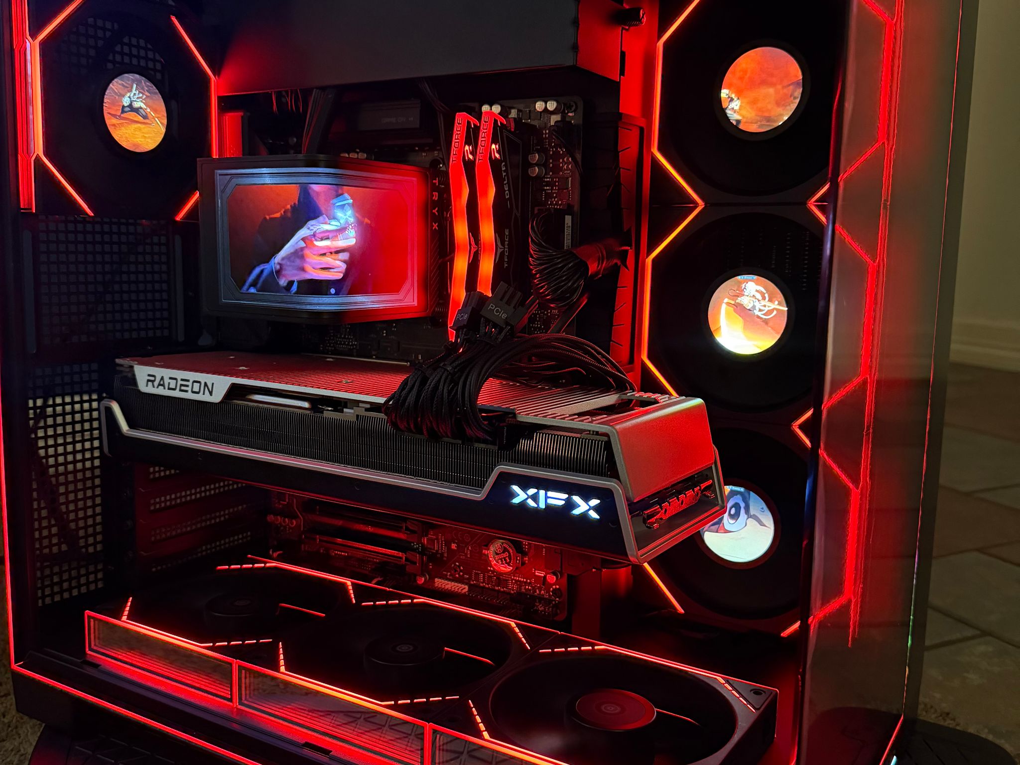 PREMIUM 4K GAMING PC | RYZEN 7 9800X3D | RX 7900 XTX 24GB | 32GB DDR5 | 5TB STORAGE | TRYX PANORAMA