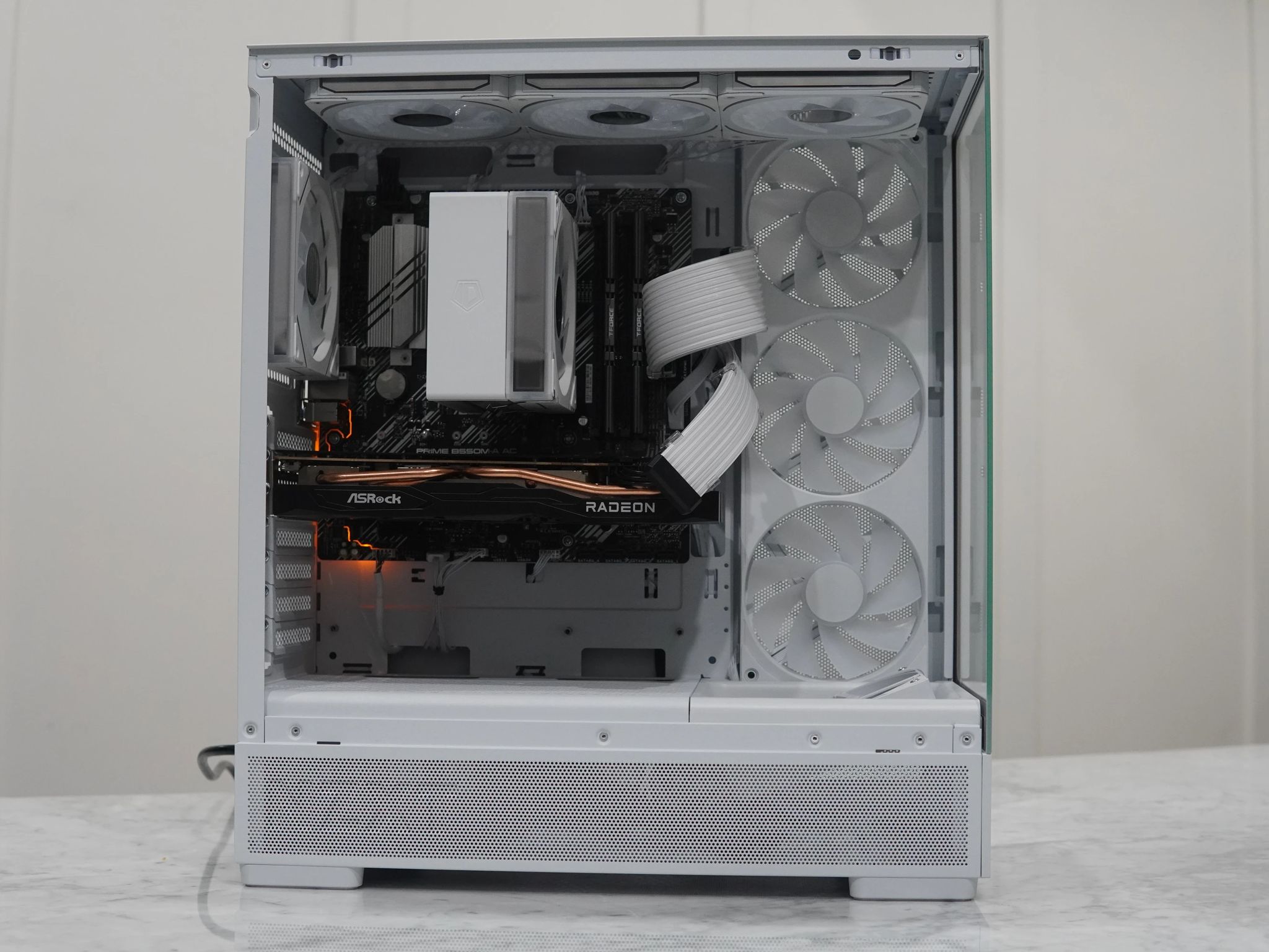 RX 6700 XT, Ryzen 7 3700X White Gaming PC