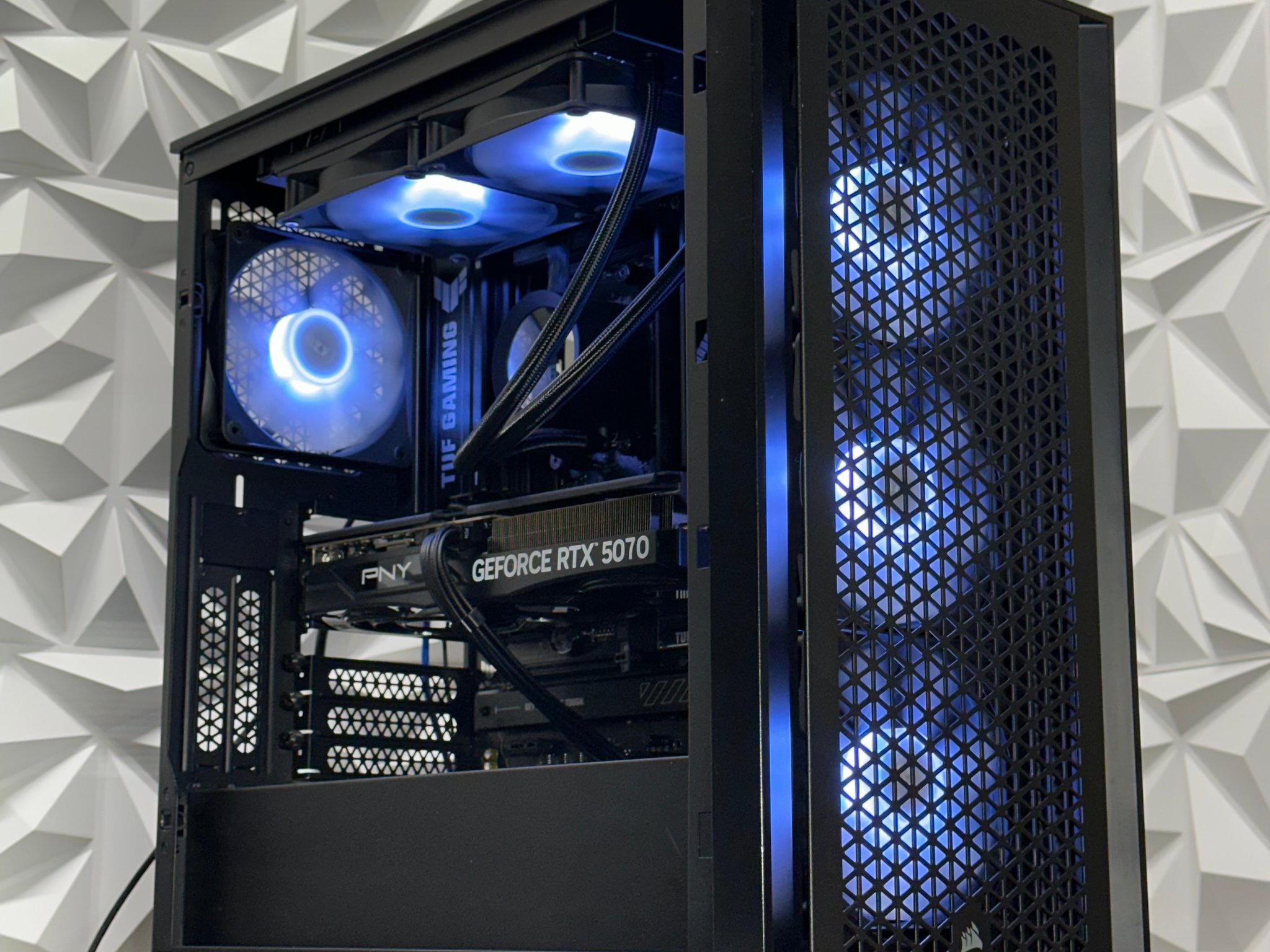 RTX 5070 / Ryzen 7 9800x3d / 32GB 6400MHz CL36 / 1TB WD black ssd / Windows 11
