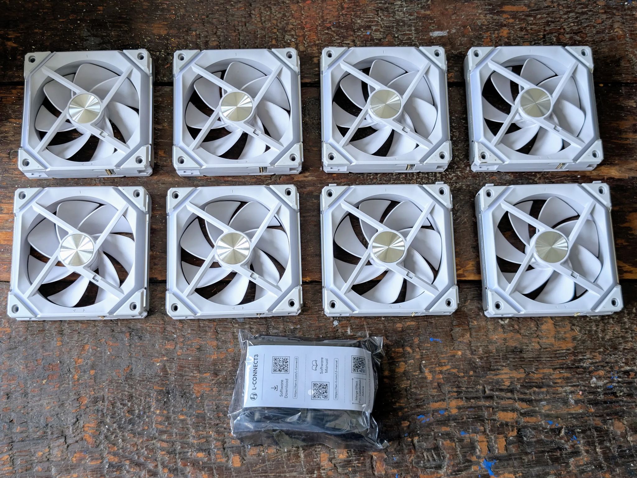8 Pack Lian Li UNI ARGB White Case Fans