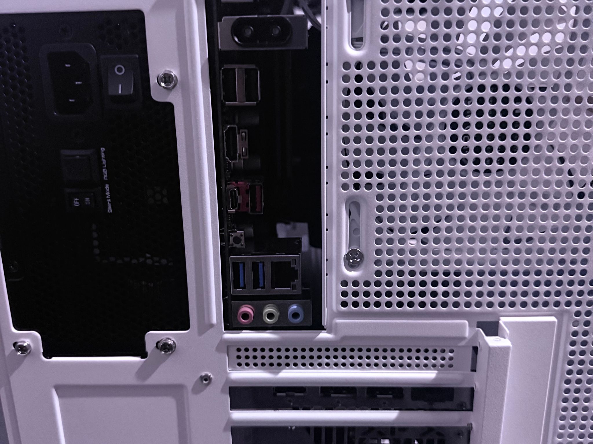 ❄️"Arctic Aurora"🌈 | 4K Gaming | RX 9070XT 16GB | Ryzen 7 5800X3D | 32GB Ram | 2TB+2GB SSD | Free