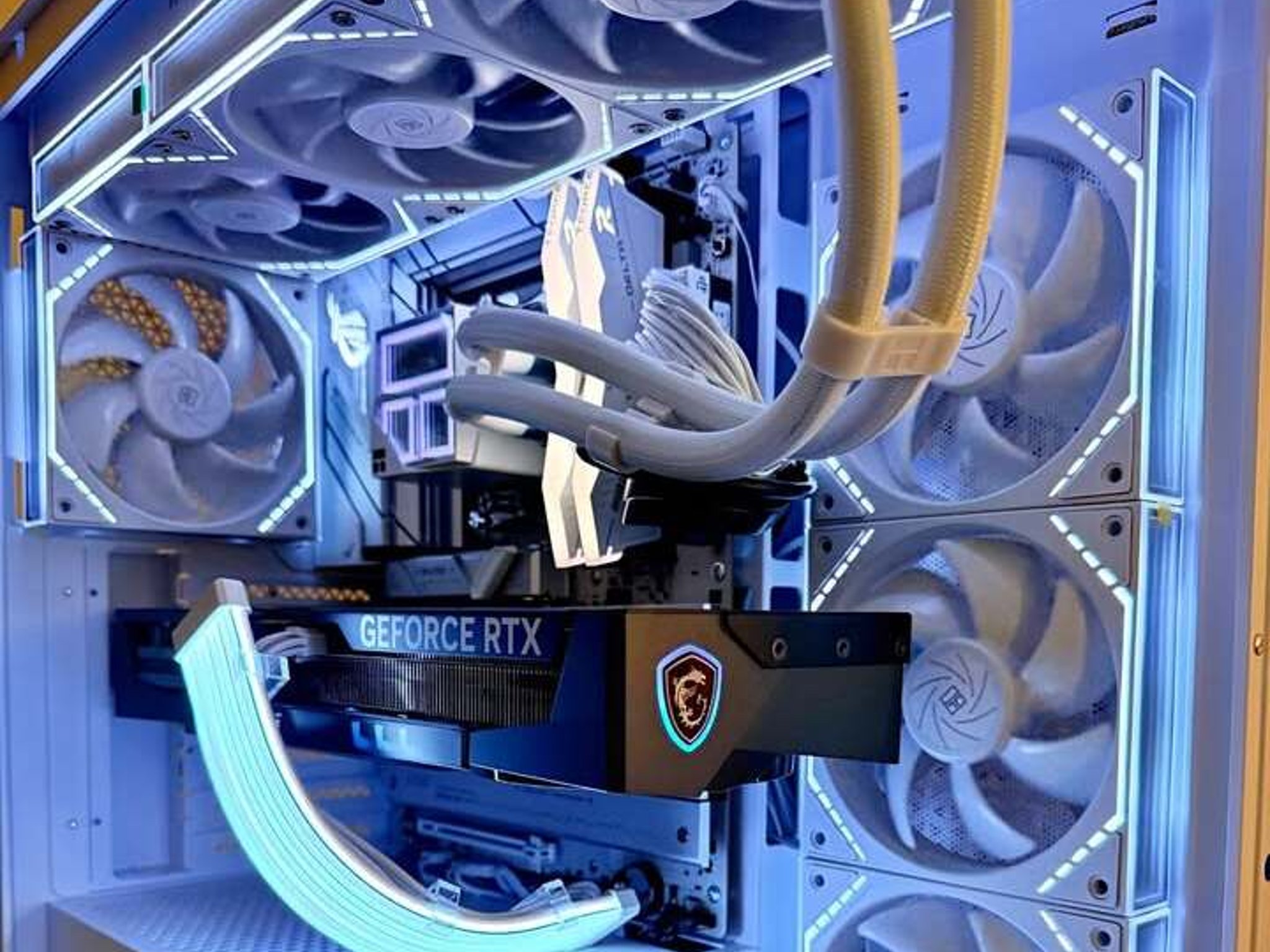 ❄️"The FrostForge"| 9800X3D | RTX 5070 Ti | 32gb DDR5| Windows 11 Pro
