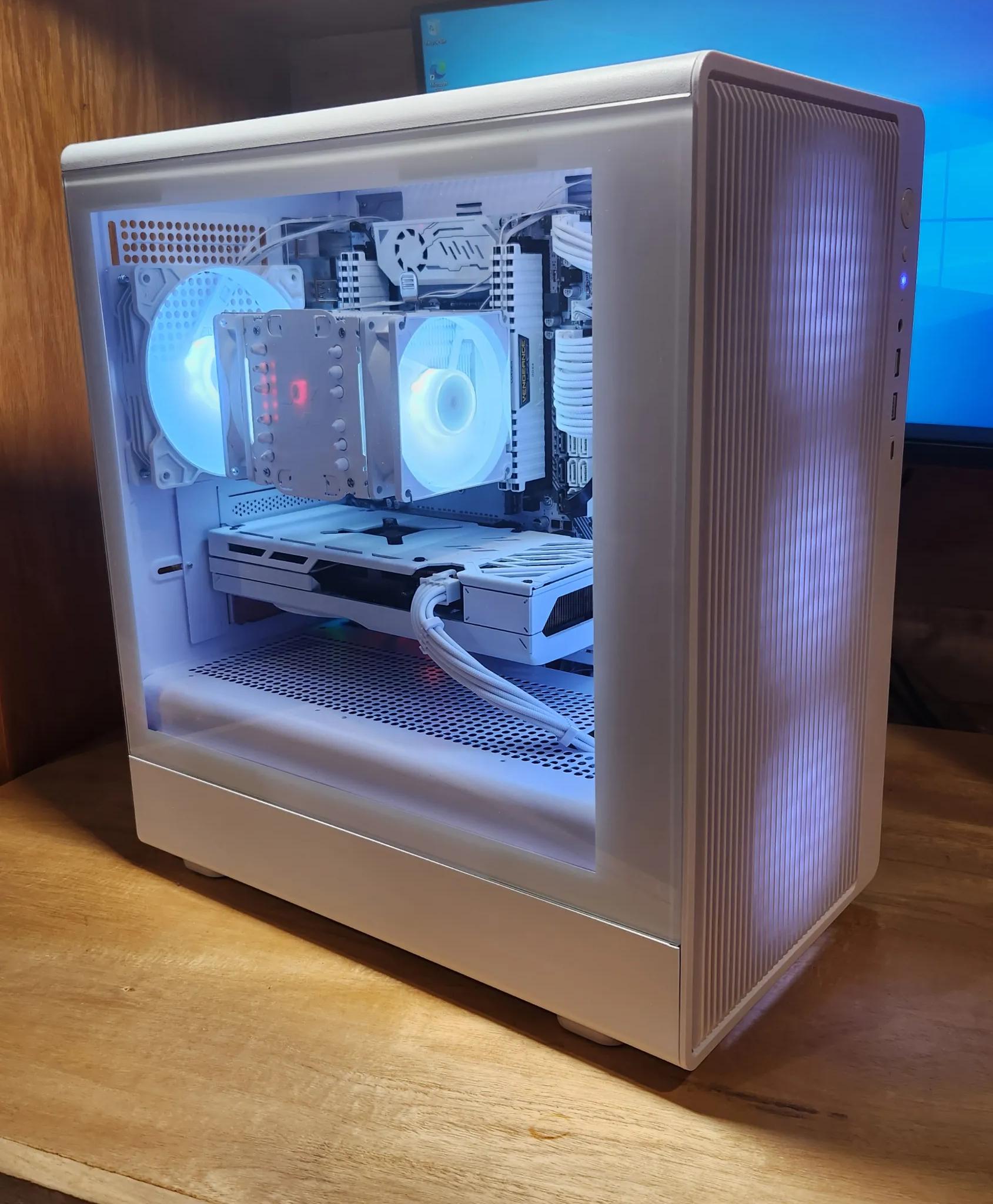 WHITE GAMING PC RX 7600, i7-6850k, 32GB RAM, 512GB SSD
