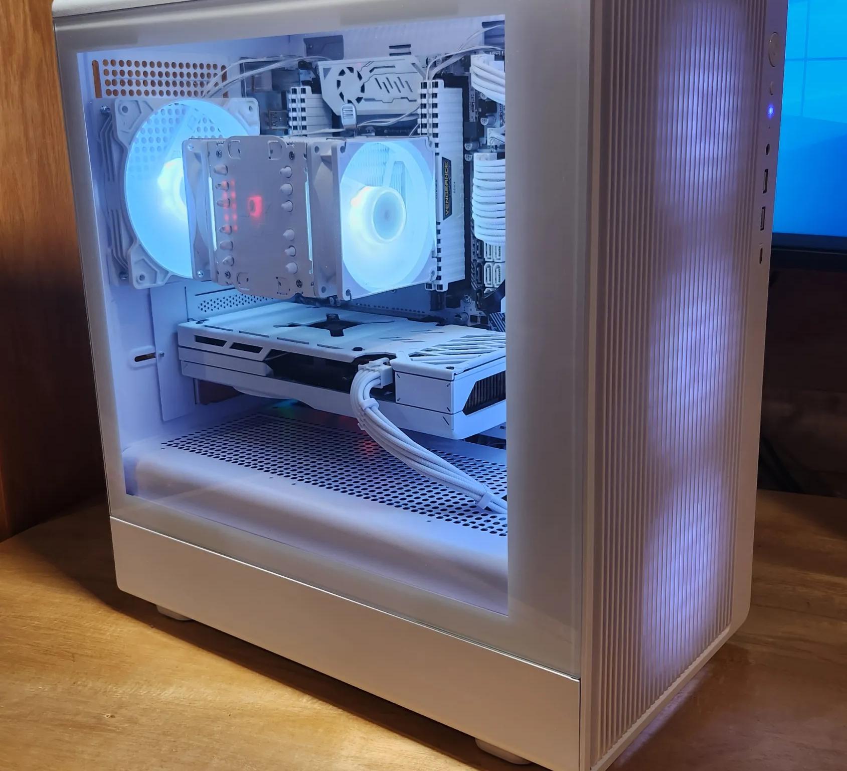 WHITE GAMING PC RX 7600, i7-6850k, 32GB RAM, 512GB SSD