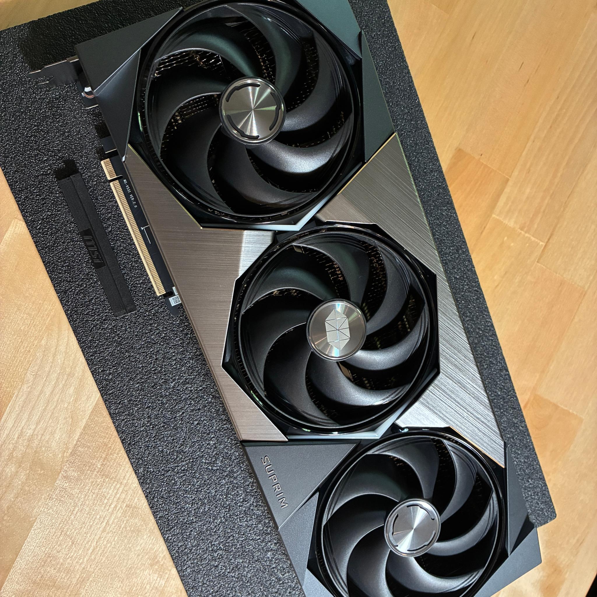 MSI GeForce RTX 5080 16G SUPRIM SOC Edition