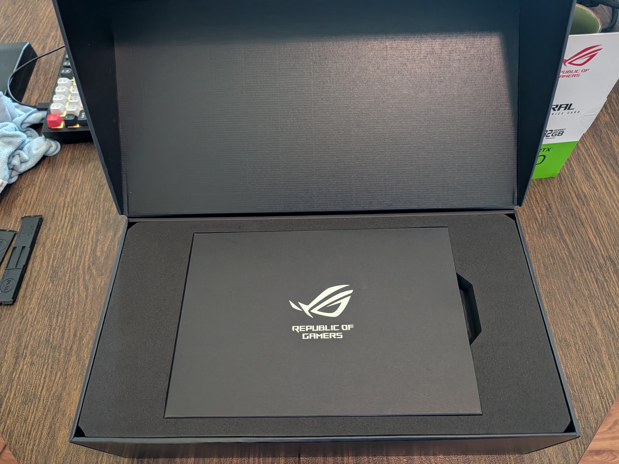 ASUS ROG Astral RTX 5090 OC Edition 32GB GDDR7 - LIKE NEW PRESTINE CONDITION