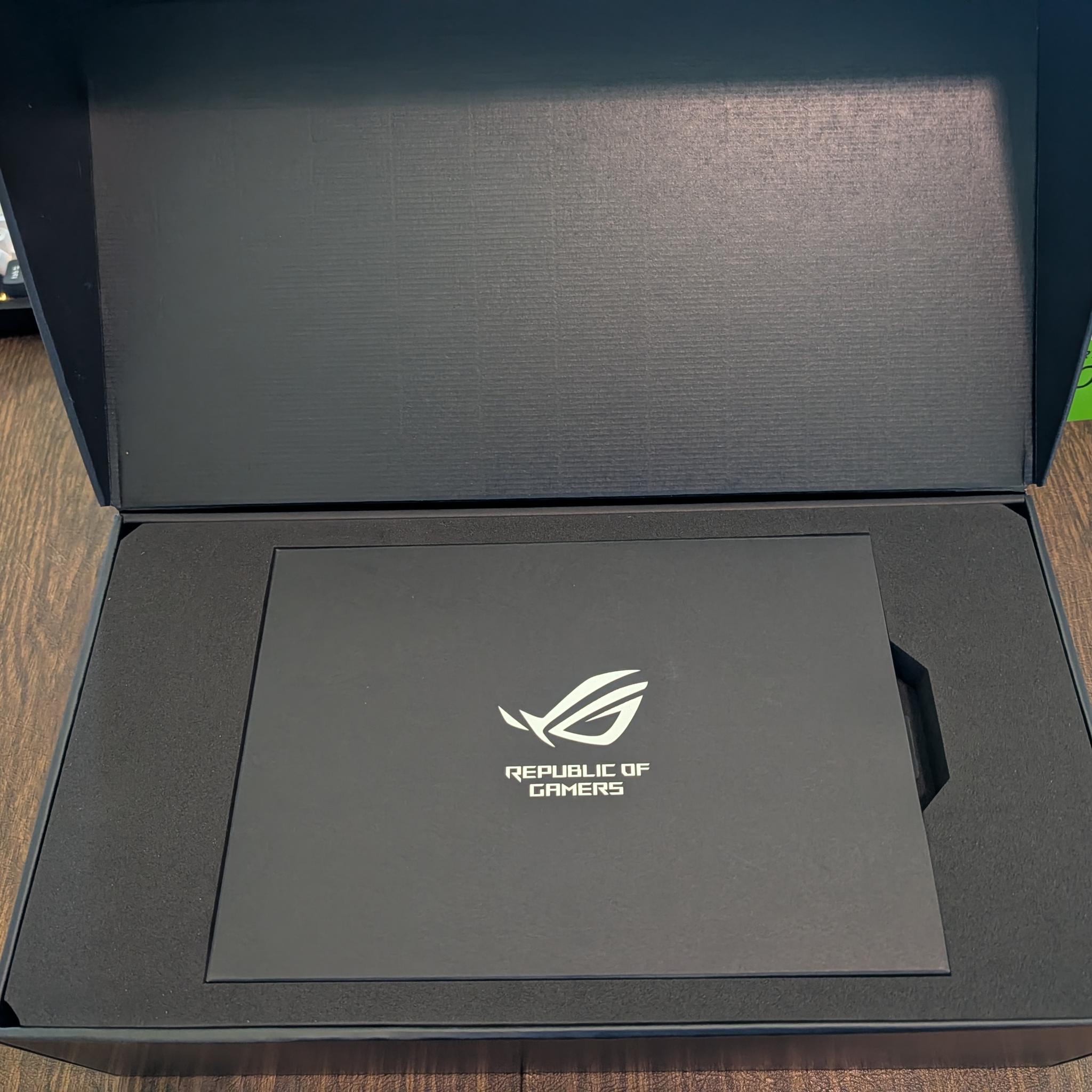 ASUS ROG Astral RTX 5090 OC Edition 32GB GDDR7 - LIKE NEW PRESTINE CONDITION