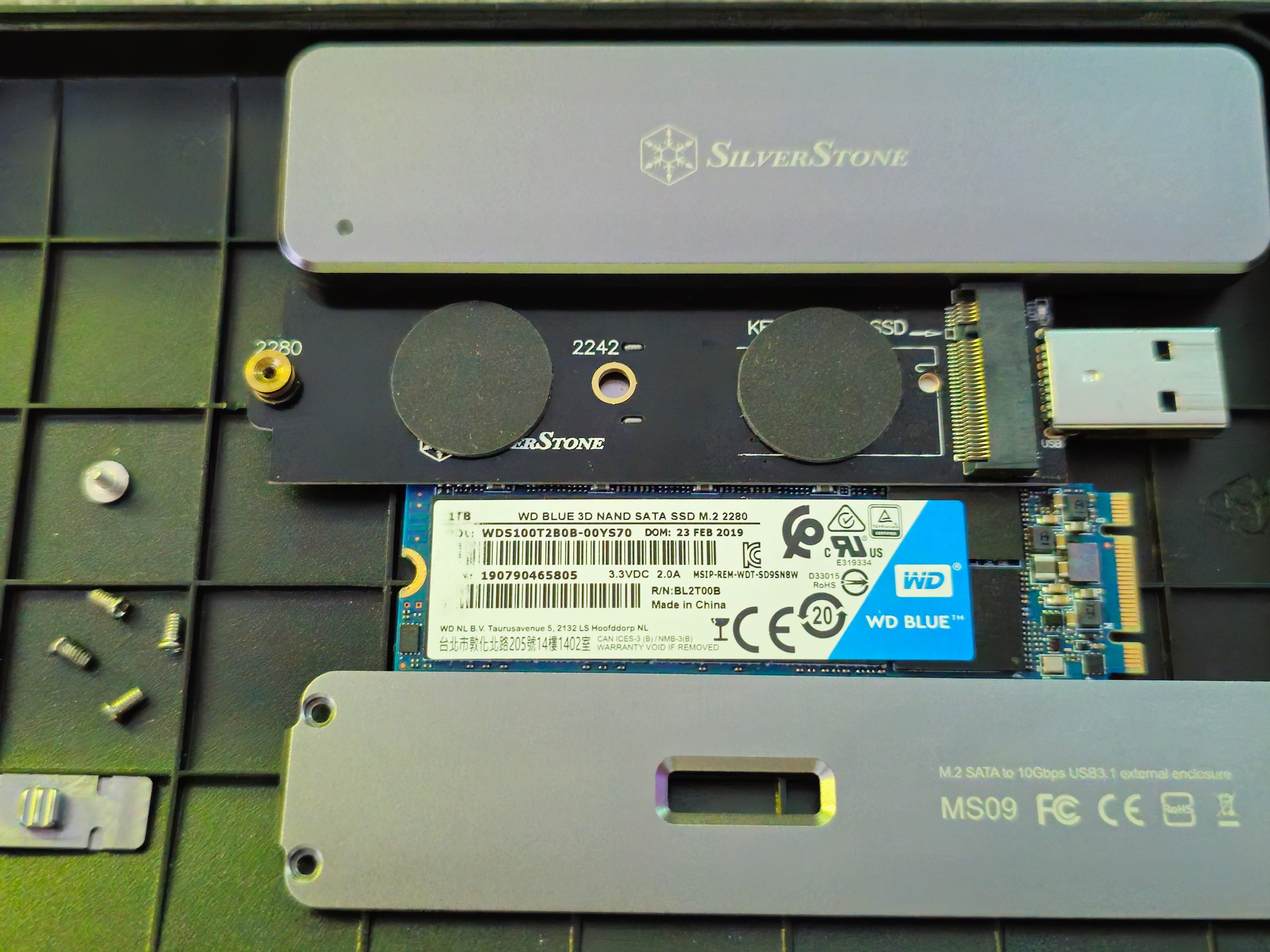 WD Blue 1TB SATAIII M.2 2280 SSD (With Silverstone MS09 M.2 SATA To 10Gbps USB3.1 Enclosure)