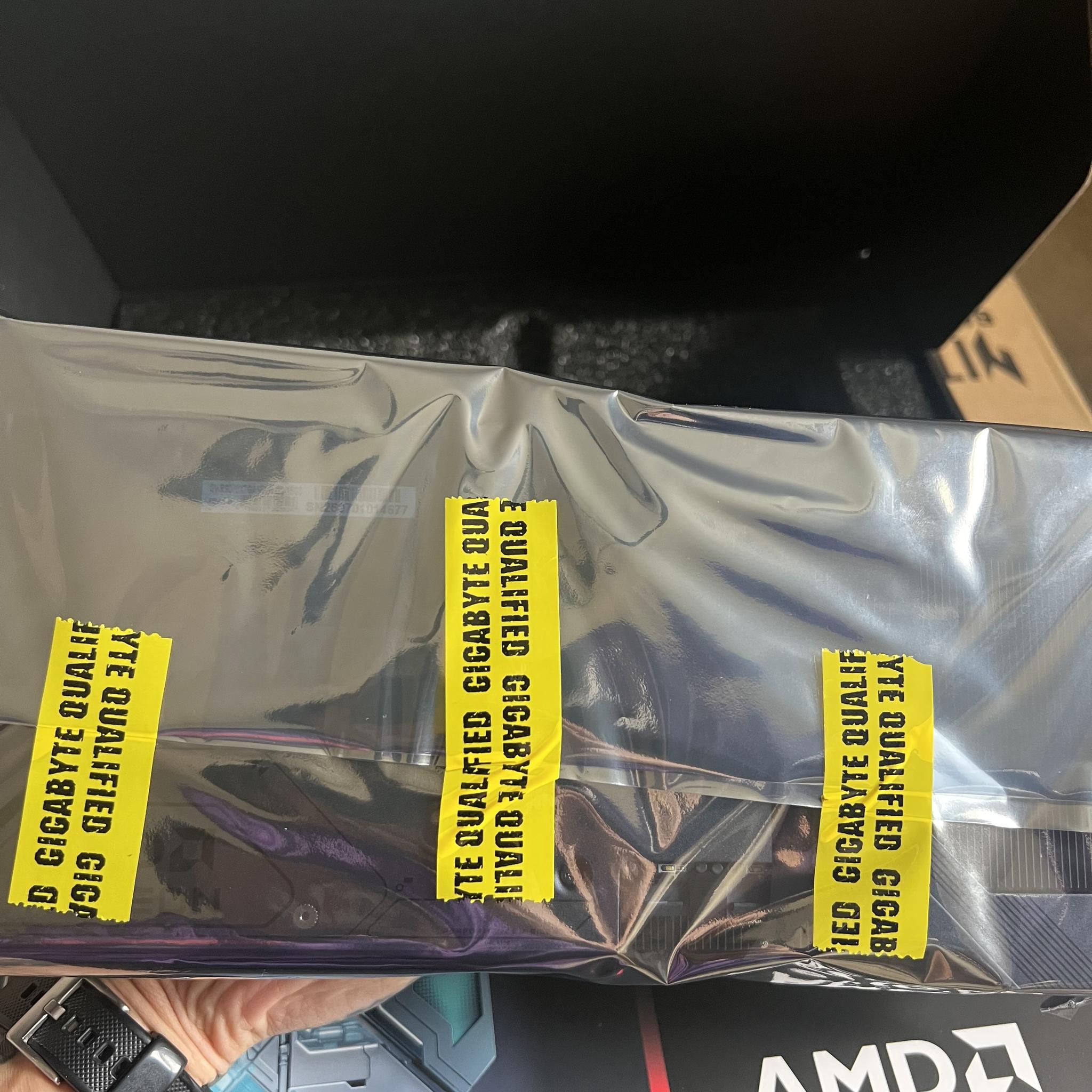 BNIB GIGABYTE RX 9070 XT GAMING OC 16G