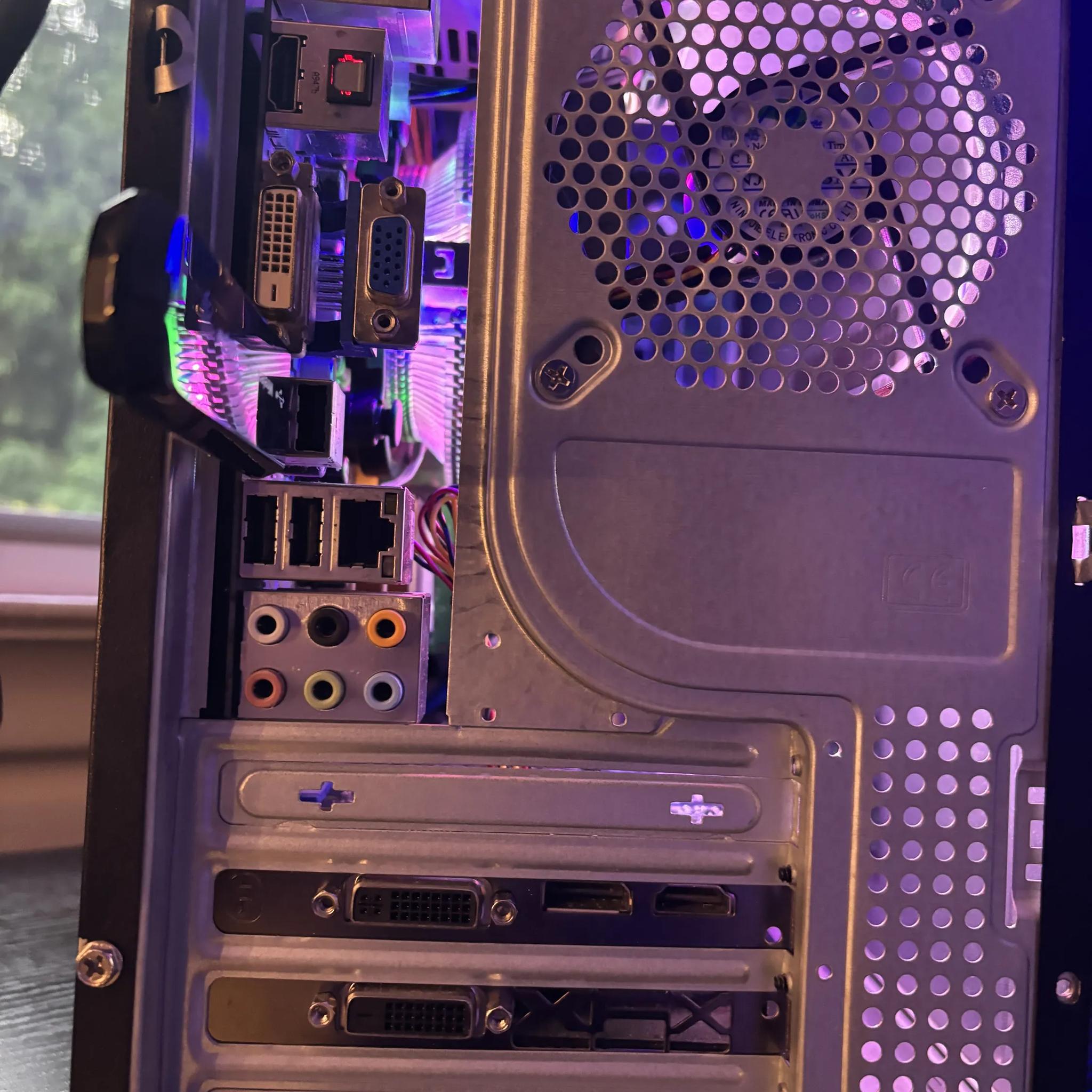 GAMING PC QUAD CORE 7GB RADEON R7 370 RGB Lighting RGB Fans Comnputer