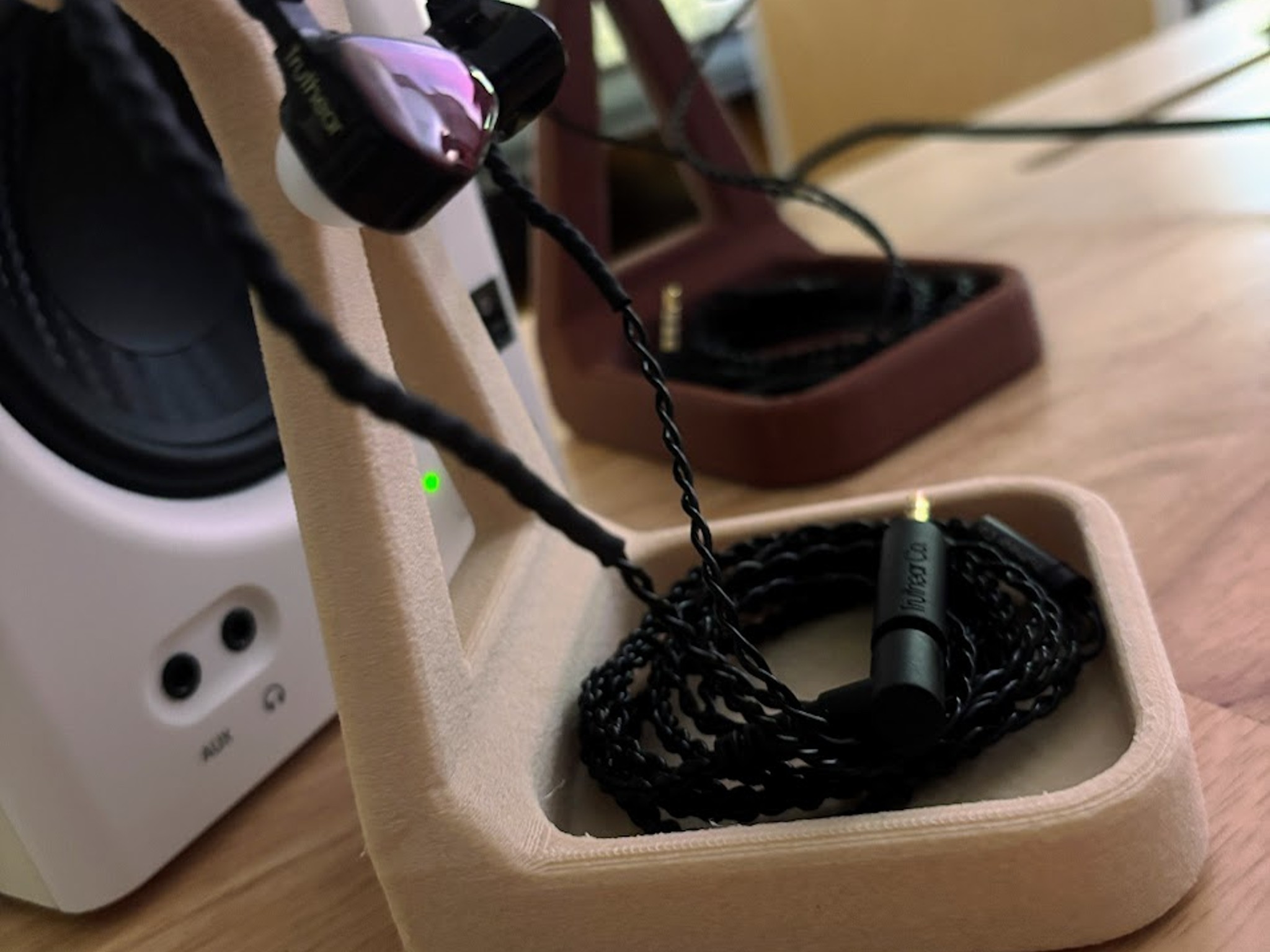 Minimalist Wood PLA IEM Display Stand, Audiophile Earphone Holder (3D Printed)