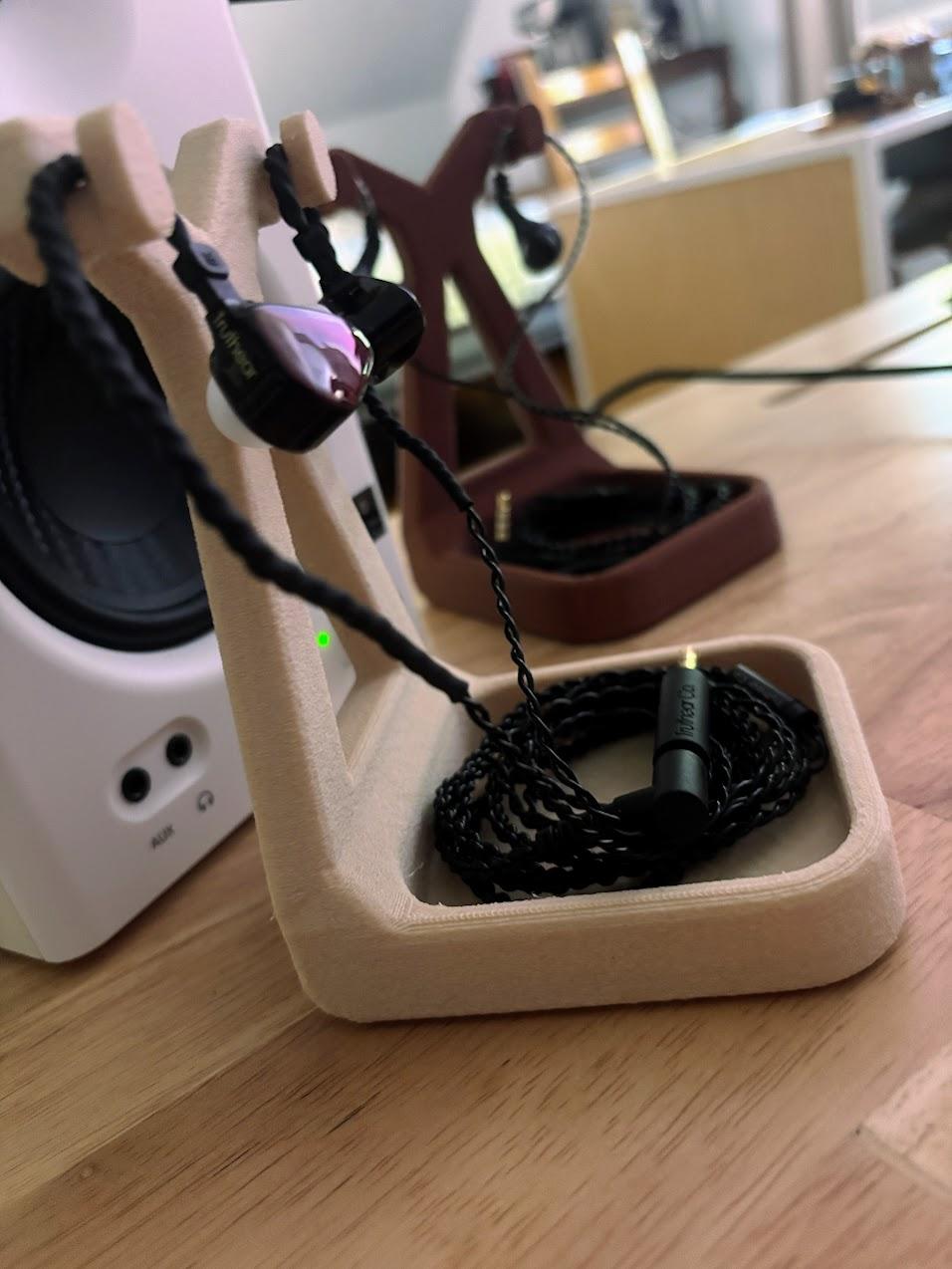 Minimalist Wood PLA IEM Display Stand, Audiophile Earphone Holder (3D Printed)
