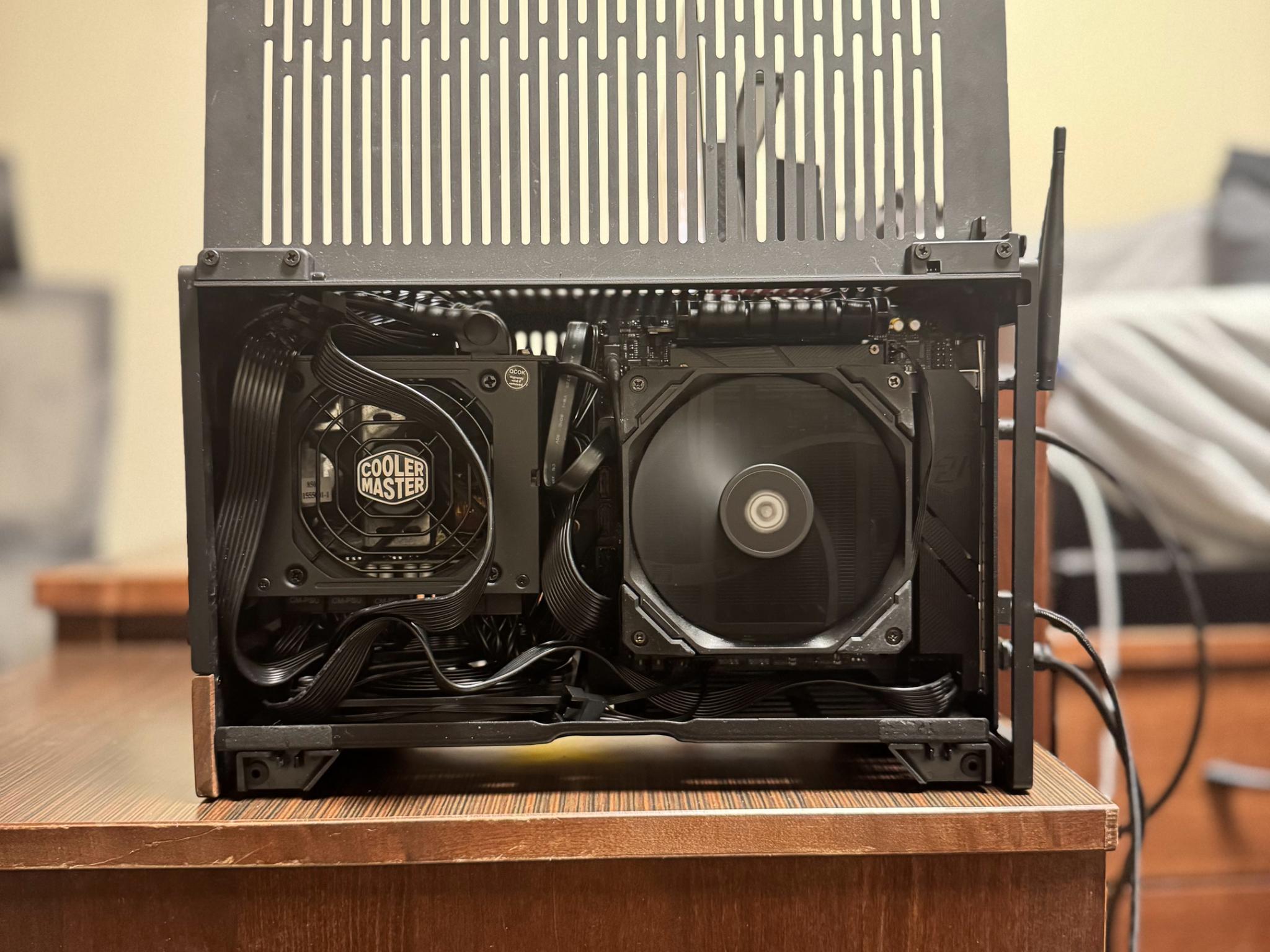 Fractal Terra | Ryzen 7 7700X | RX 6800 XT | 32GB DDR5 (6000 MT/s) | 512GB SSD | 850W Gold SFX PSU