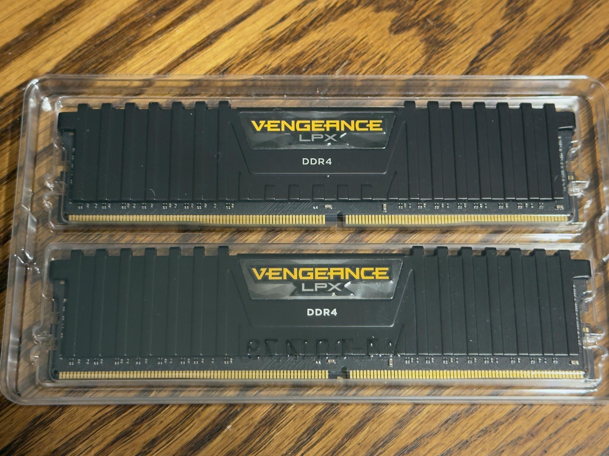 CORSAIR VENGANCE LPX 32GB 3200MHz - Excellent condition.