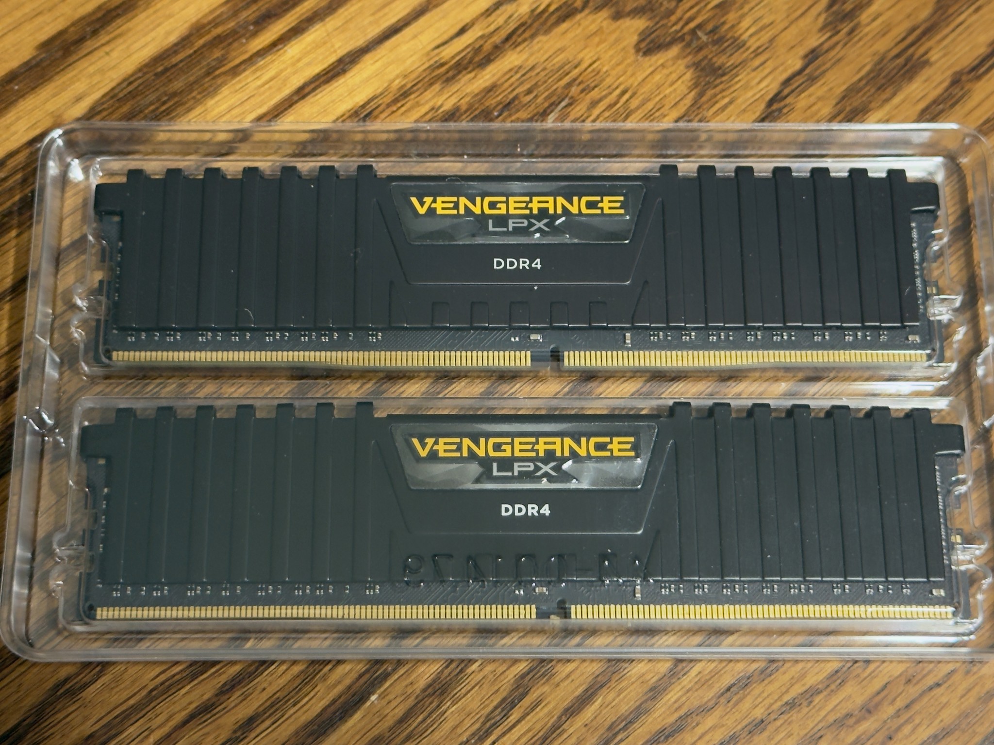 CORSAIR VENGANCE LPX 32GB 3200MHz - Excellent condition.