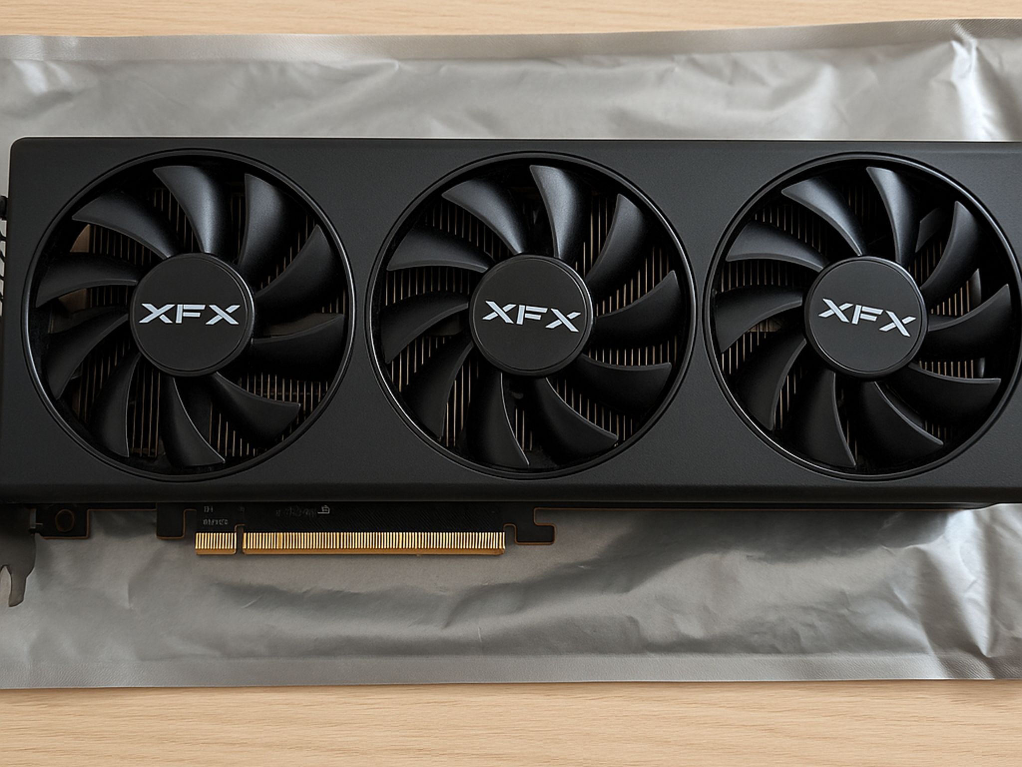 XFX AMD Radeon RX 6800 16GB GDDR6 - Excellent Condition - Ready to Game!"