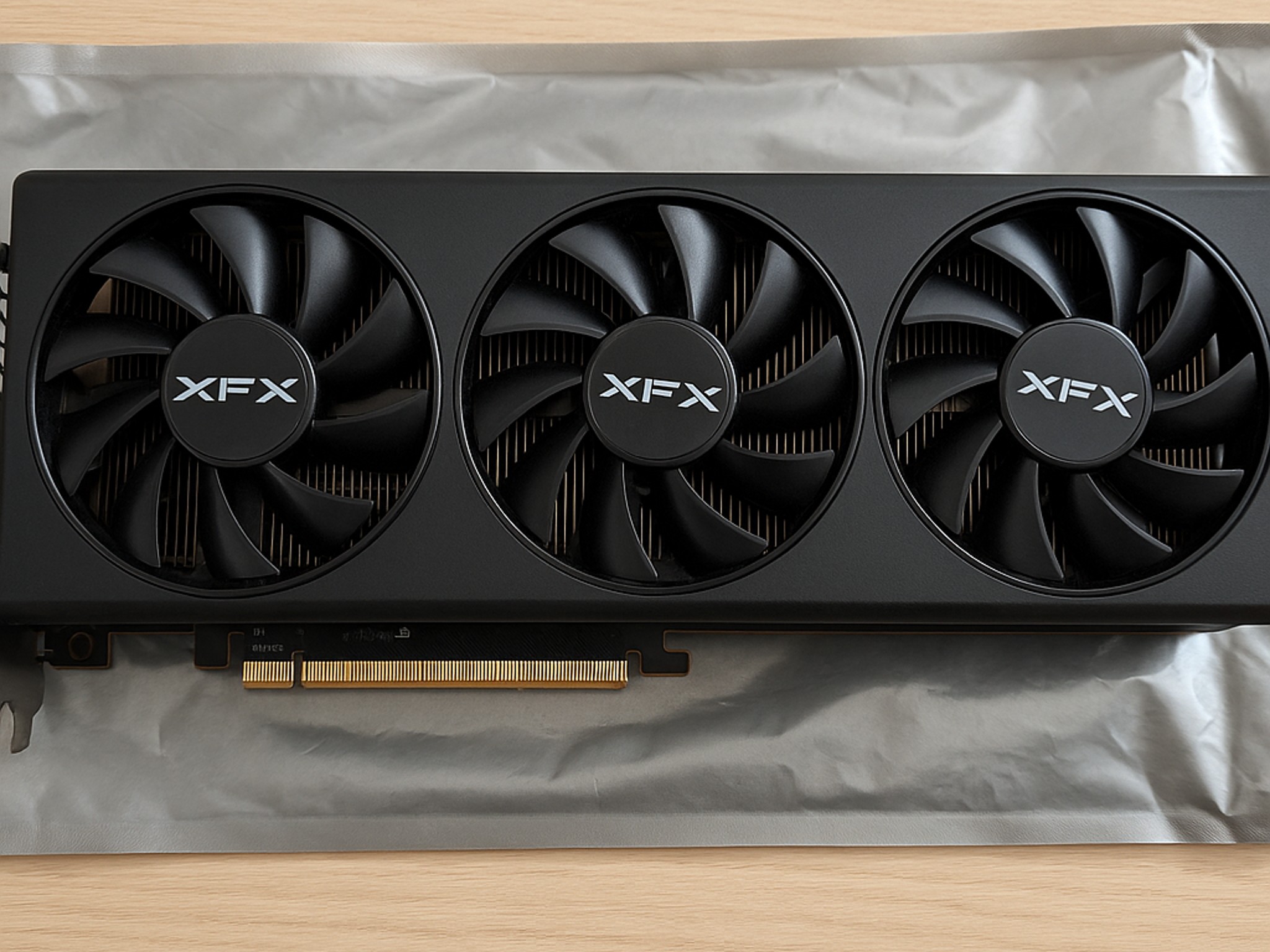 XFX AMD Radeon RX 6800 16GB GDDR6 - Excellent Condition - Ready to Game!"