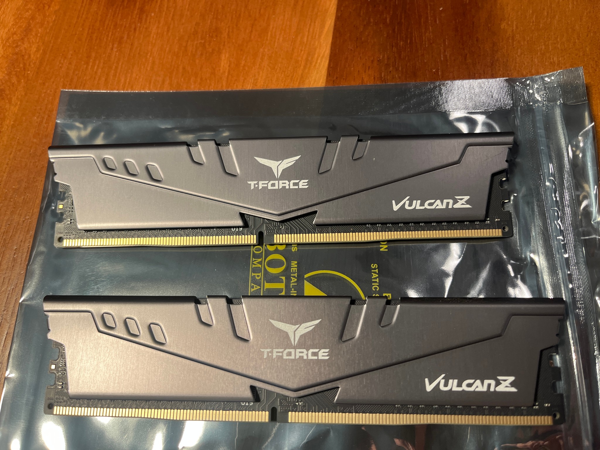 TeamGroup T-Force Vulcan 16GB (2x8GB) RAM DDR4 3200MHz TLZGD48G3200HC16FBK