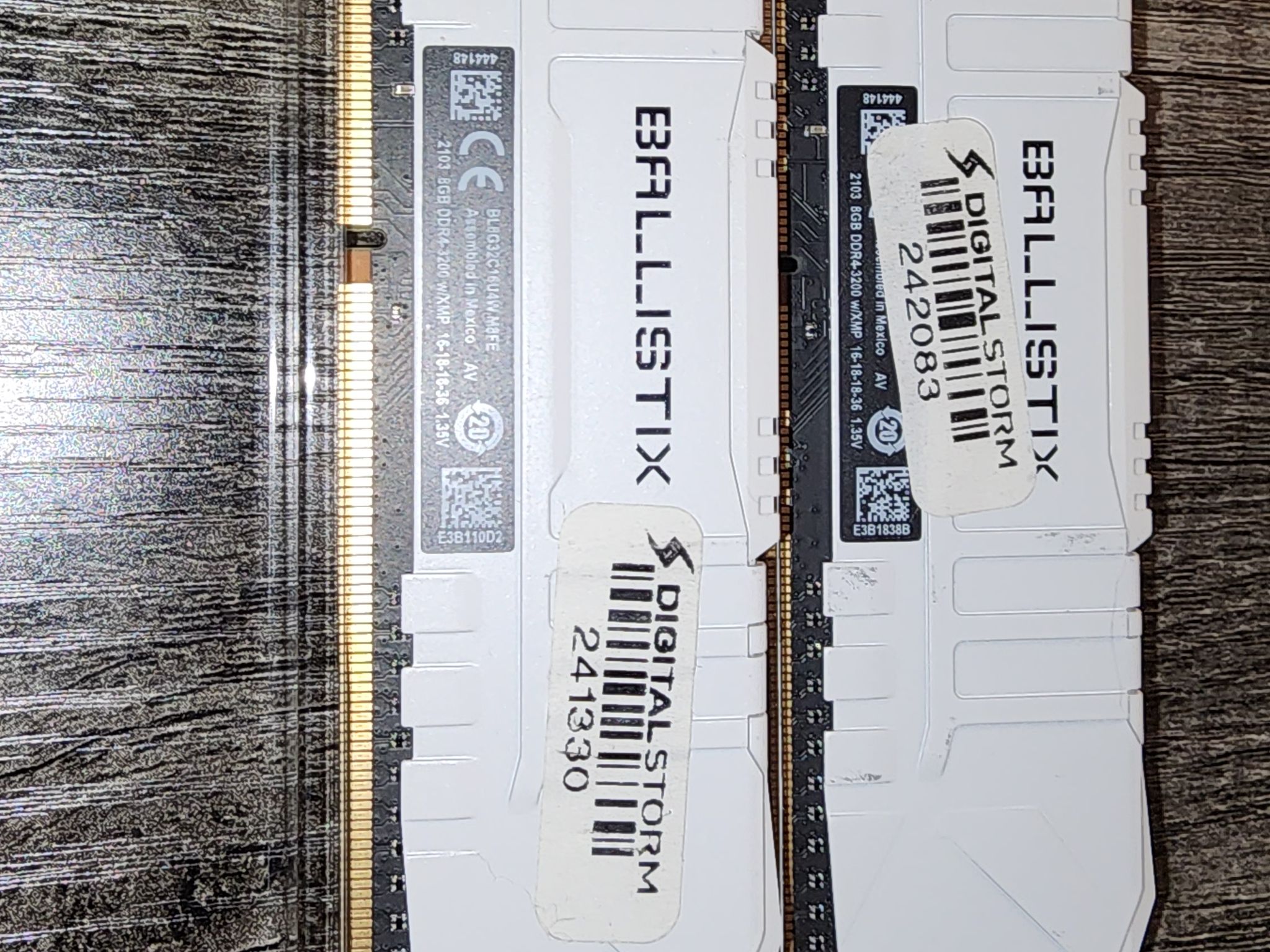 Crucial Ballistix 16 GB (2 x 8 GB) DDR4-3200 - White