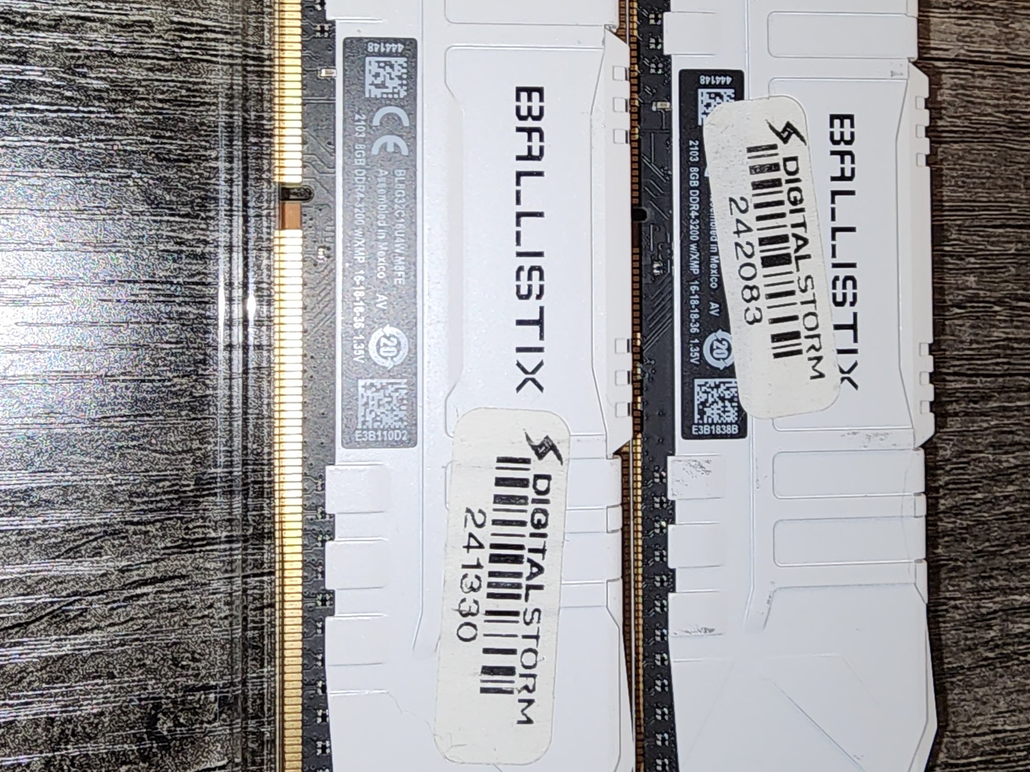Crucial Ballistix 16 GB (2 x 8 GB) DDR4-3200 - White