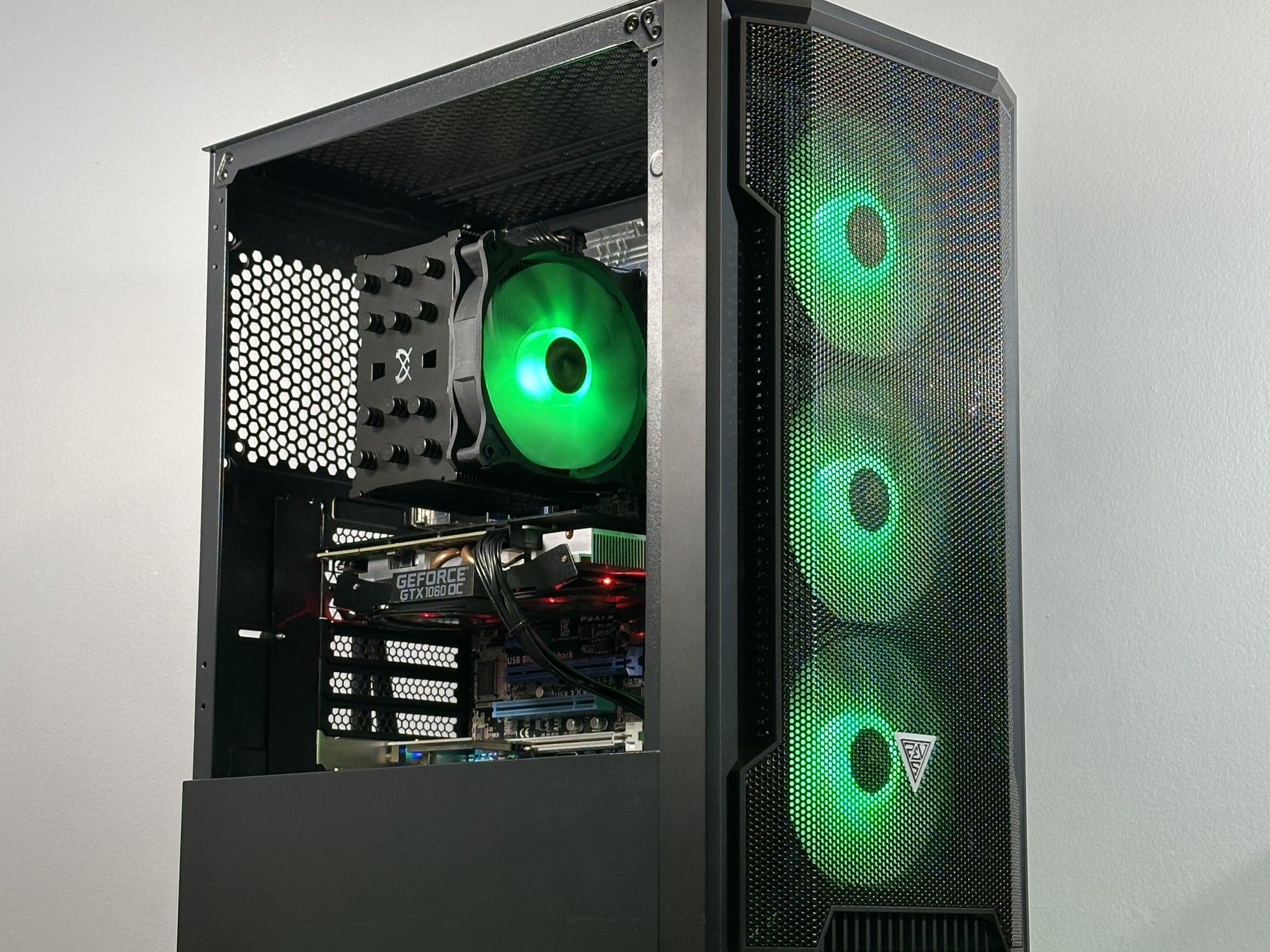 GTX 1060 6GB | Intel i7 3930K | 16GB DDR3 | 512GB SSD | Windows 10 | WIFI + BT | Custom Gaming PC