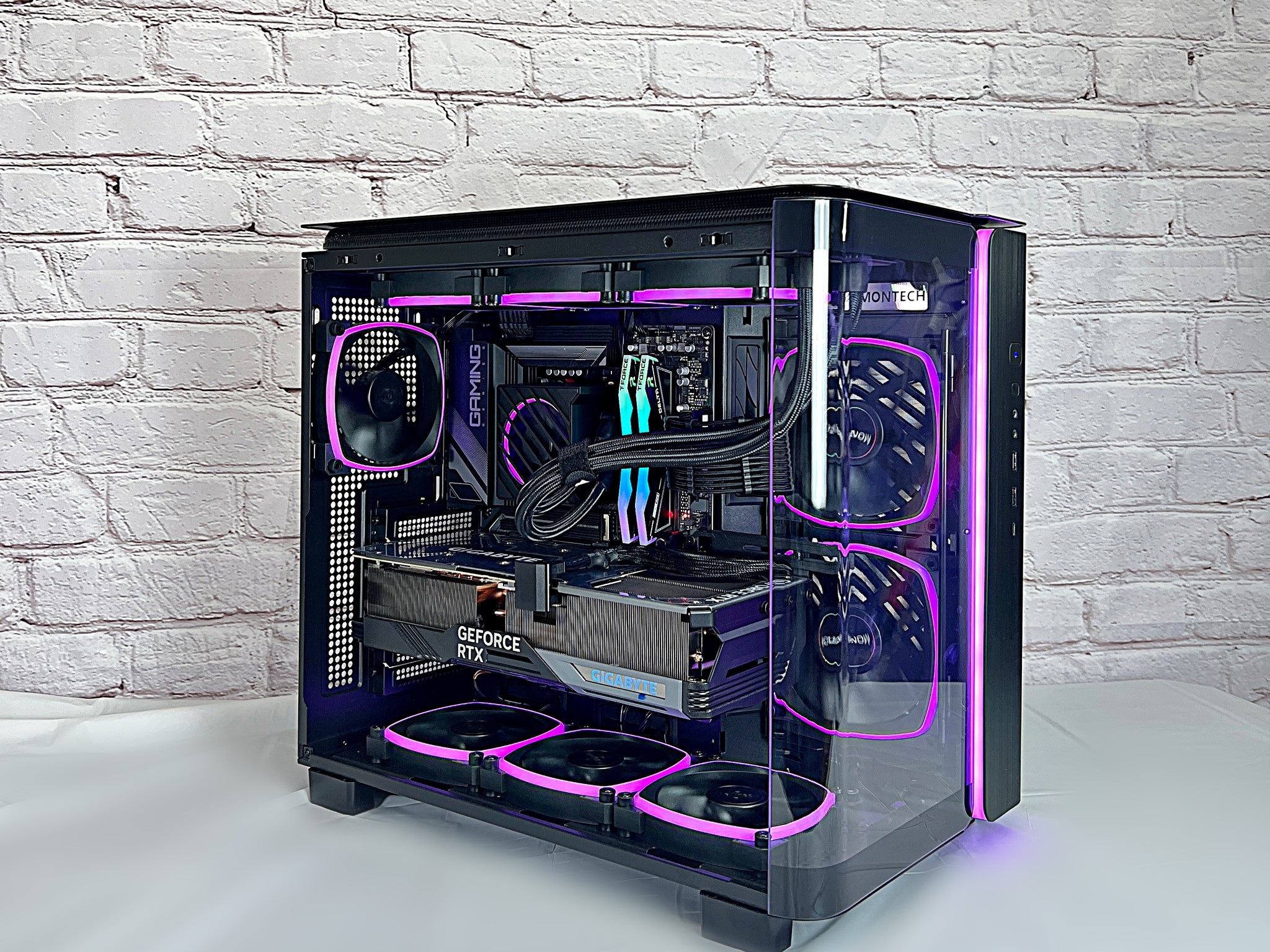 Pro Gamer - Ryzen 7 7800X3D RTX 4090 Gaming OC 32GB DDR5 2TB M.2 Gaming PC