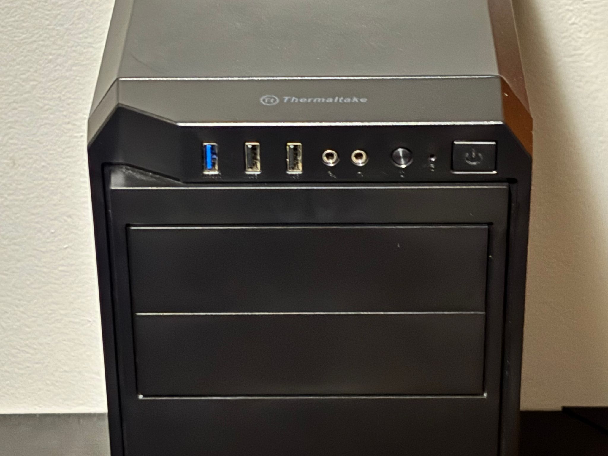 Thermaltake V100 Perforated (Black - No Panel)