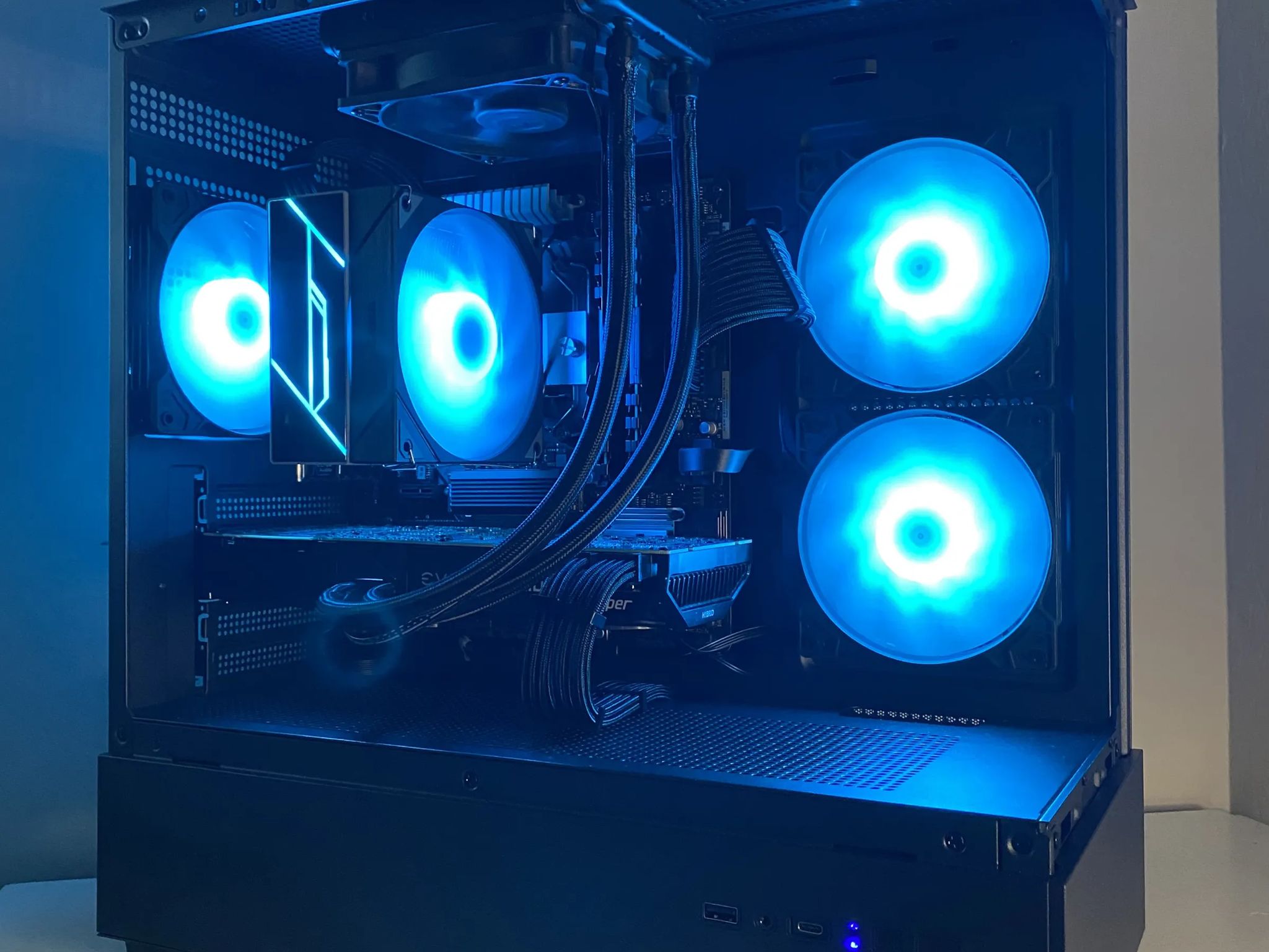💵 SALE 💵 RGB Gaming PC | RTX 2070 SUPER 8GB + Ryzen 7 3700x + 16gb 3200mhz + 1tb nvme SSD |