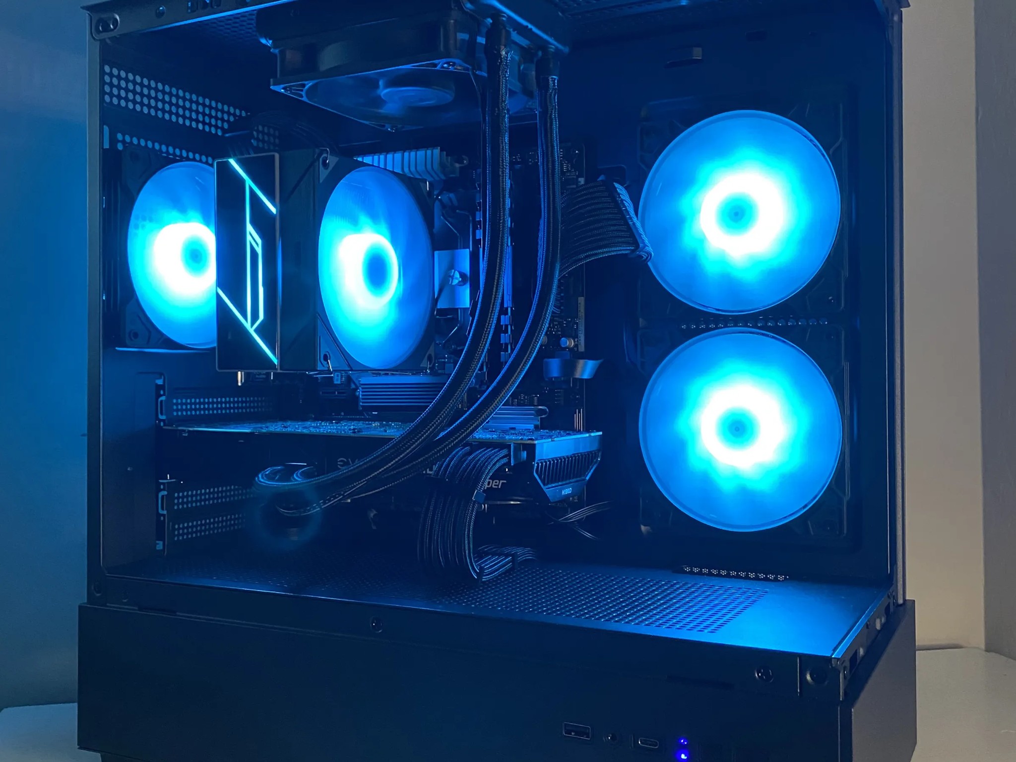 💵 SALE 💵 RGB Gaming PC | RTX 2070 SUPER 8GB + Ryzen 7 3700x + 16gb 3200mhz + 1tb nvme SSD |