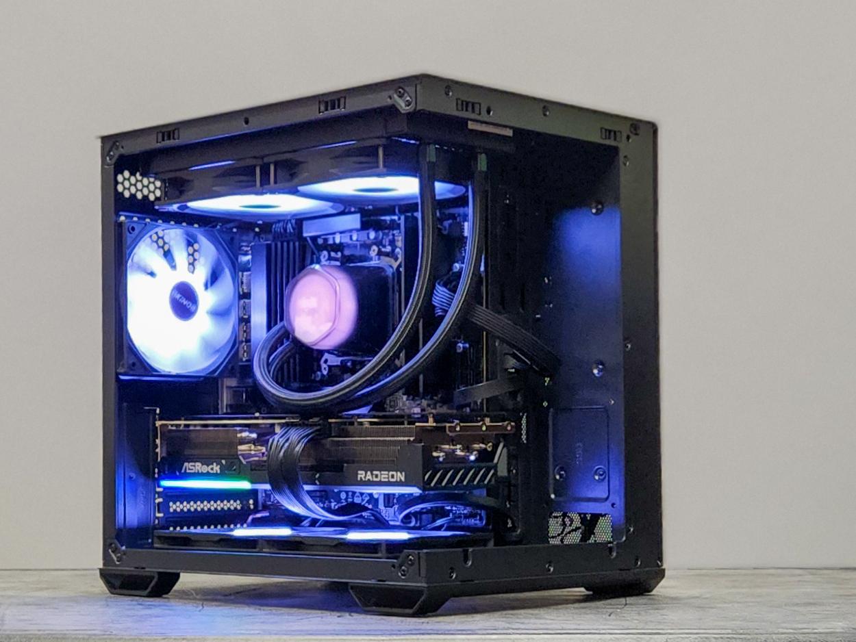 RX 9070 XT | Ryzen 7 7800X3D | 2TB SSD | 32GB DDR5 | Custom Gaming/Streaming PC
