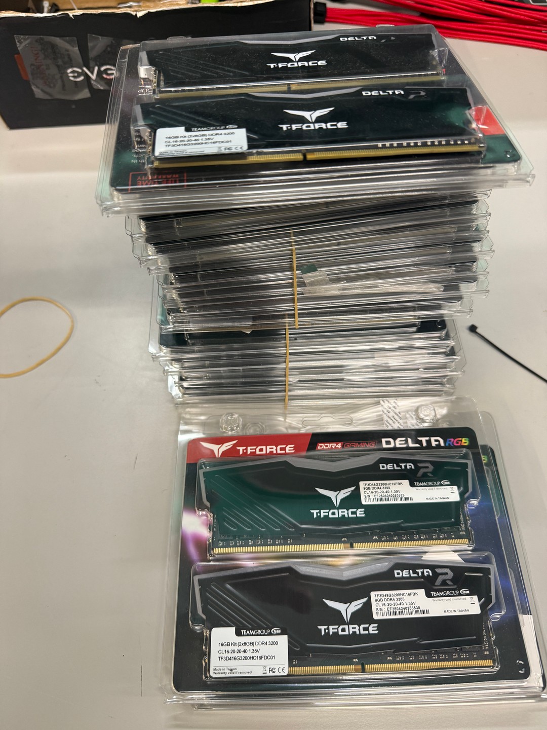 BRAND NEW Teamgroup T-Force Delta RGB 16GB DDR4 3200MHZ CL16