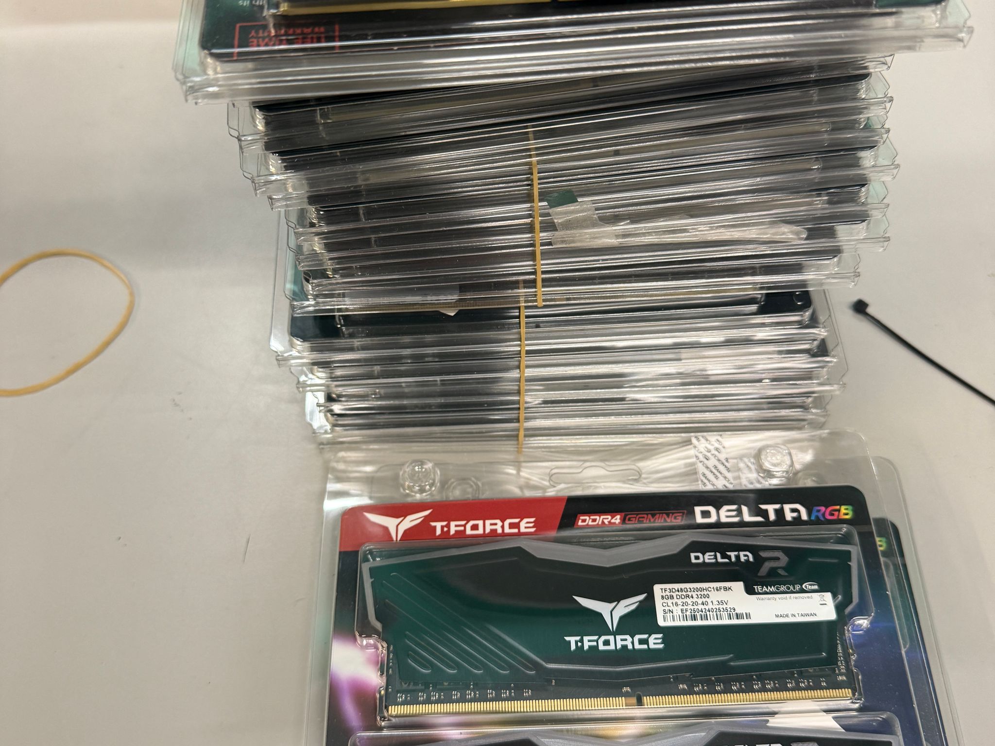 BRAND NEW Teamgroup T-Force Delta RGB 16GB DDR4 3200MHZ CL16 (2X8GB)