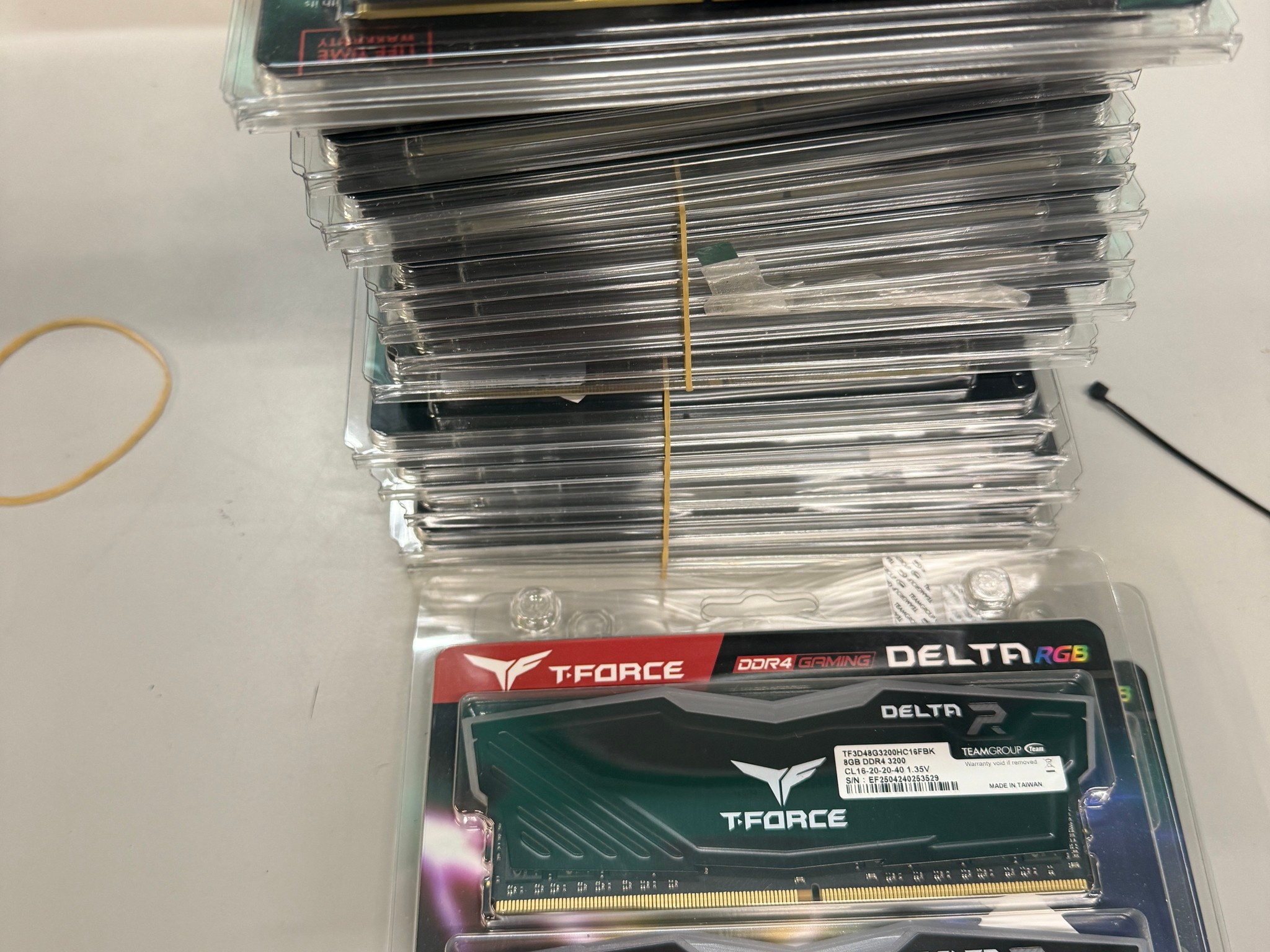BRAND NEW Teamgroup T-Force Delta RGB 16GB DDR4 3200MHZ CL16 (2X8GB)