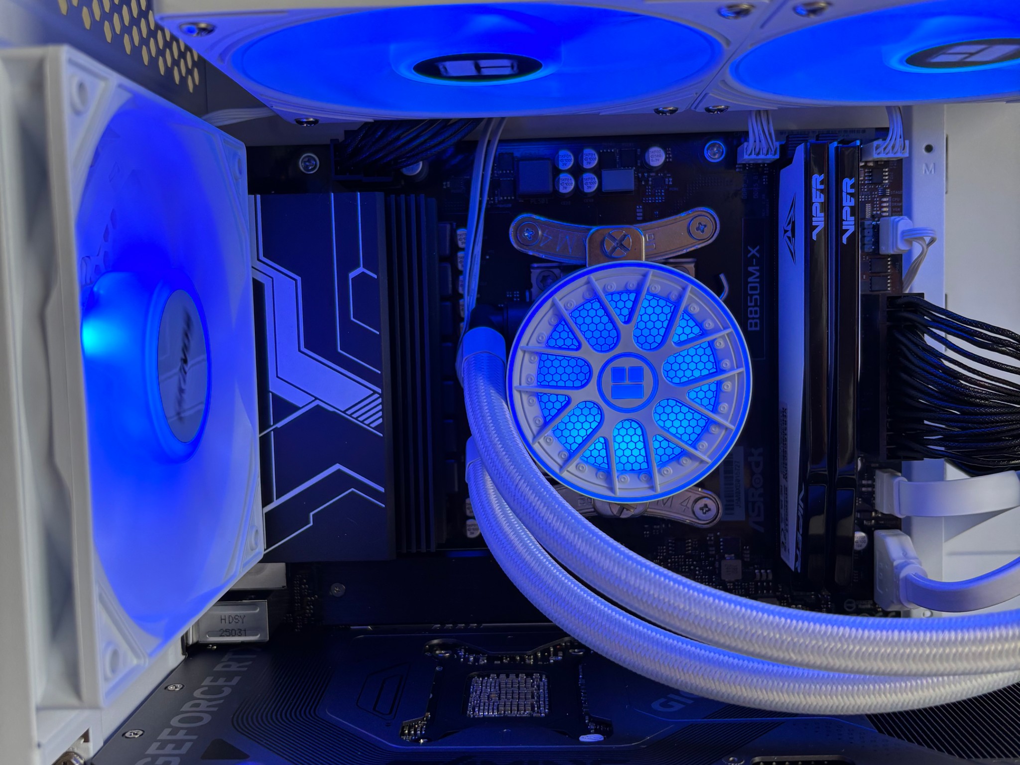 RTX 5070 | Ryzen 5 9600x | 32GB DDR5 | 1 TB NVME | 850w Gaming/Streaming PC